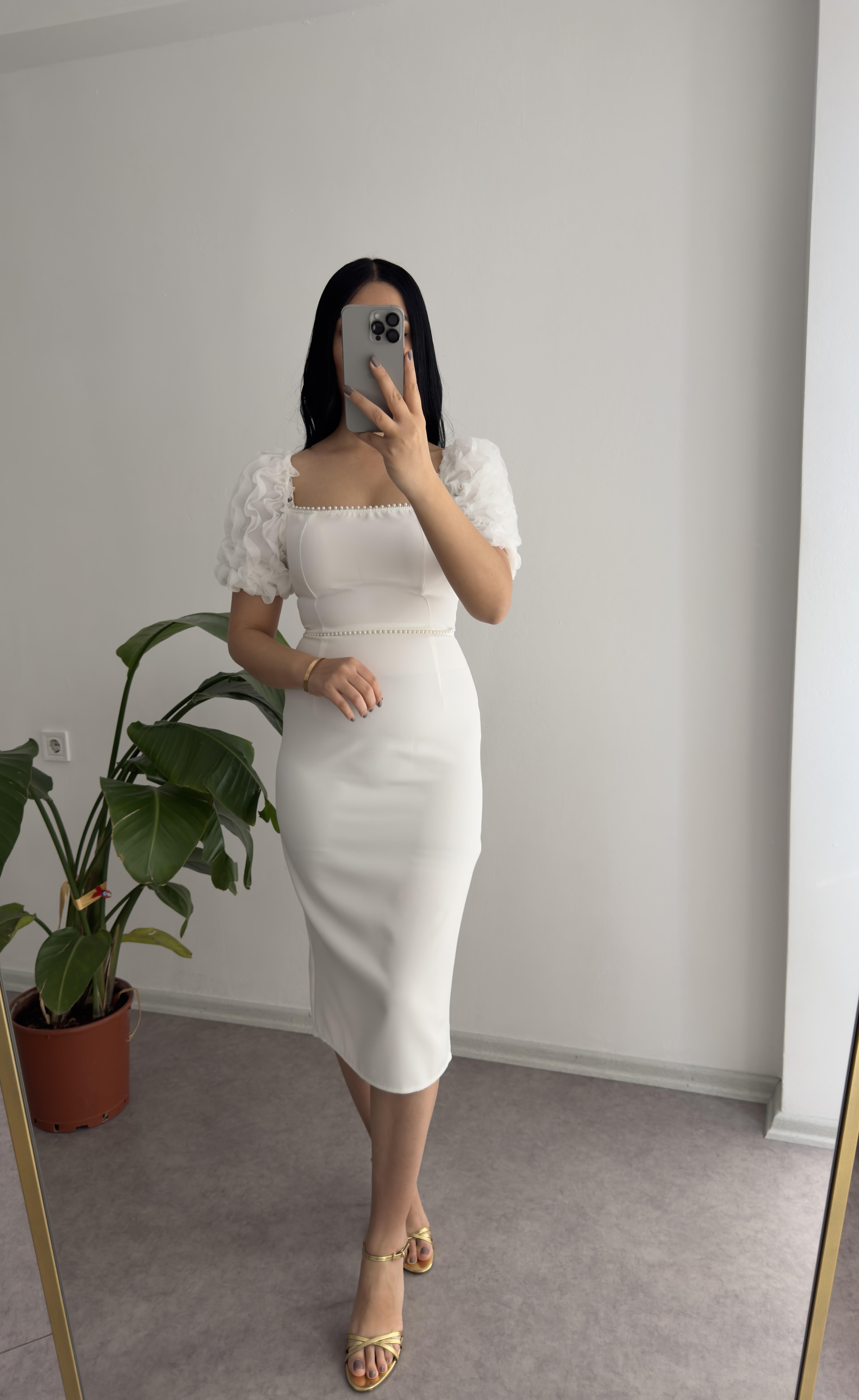 Beyaz İnci Boncuklu Balık Model Elbise