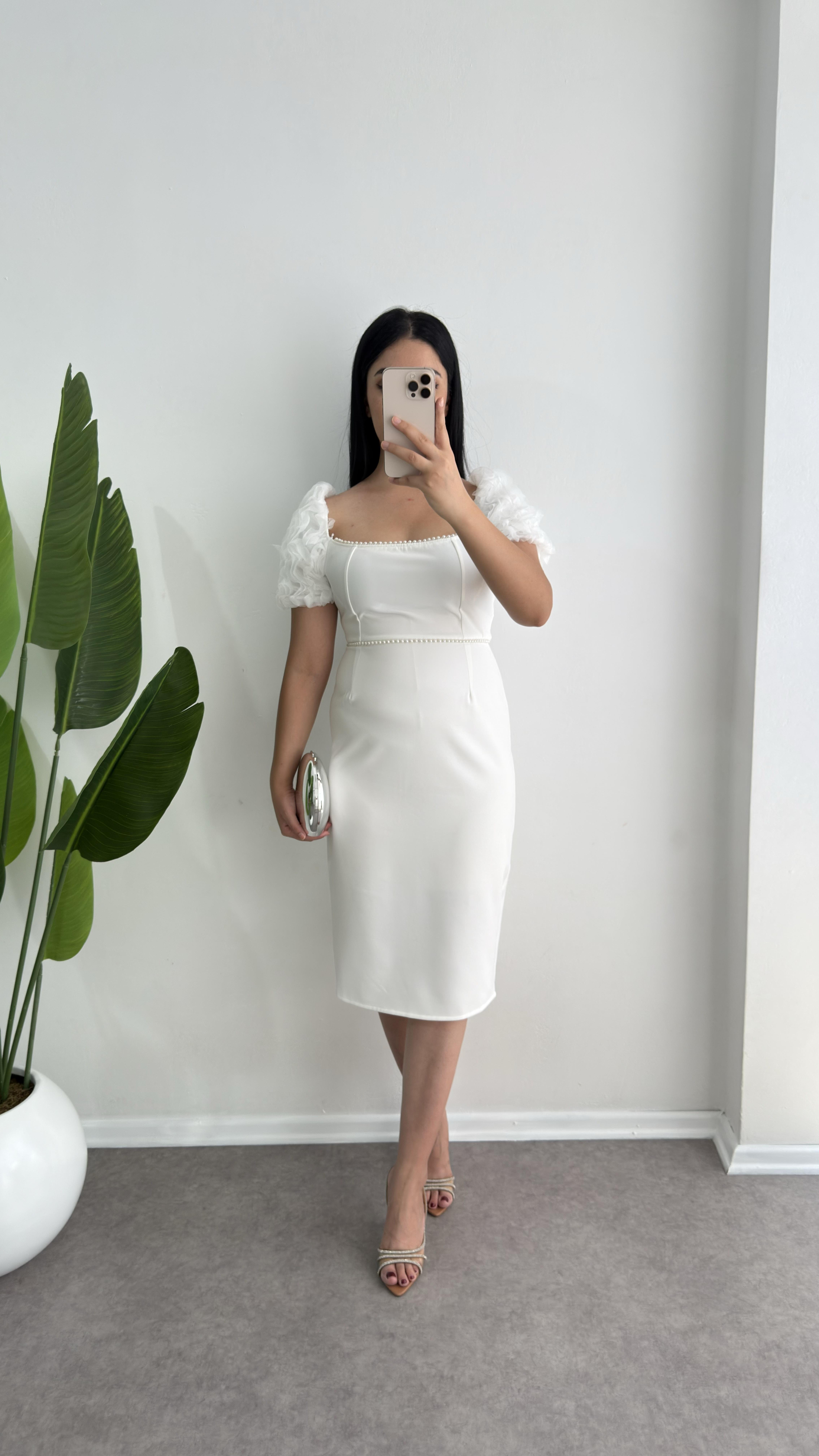 Beyaz İnci Boncuklu Balık Model Elbise