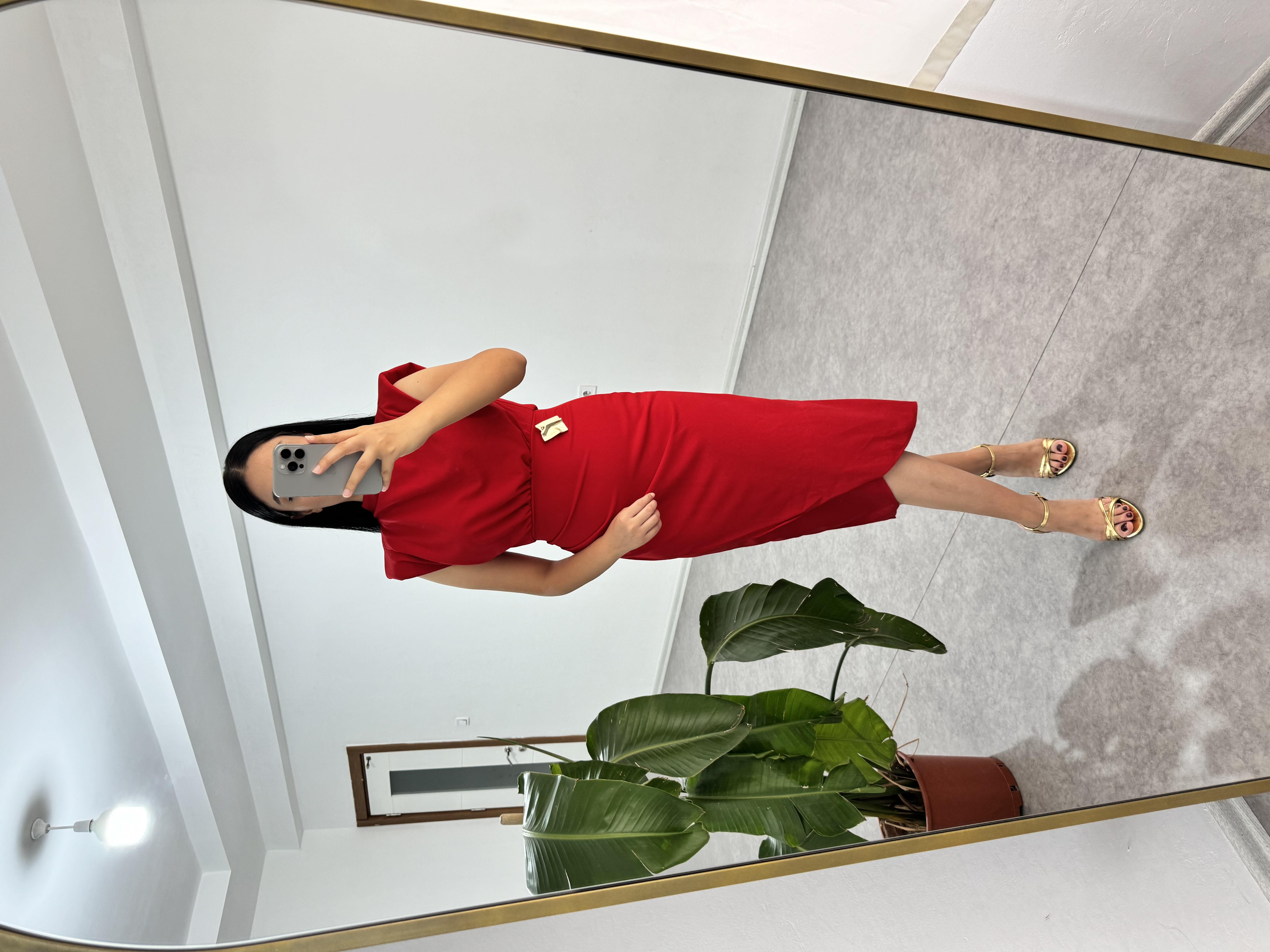 Broşlu Kırmızı Elbise