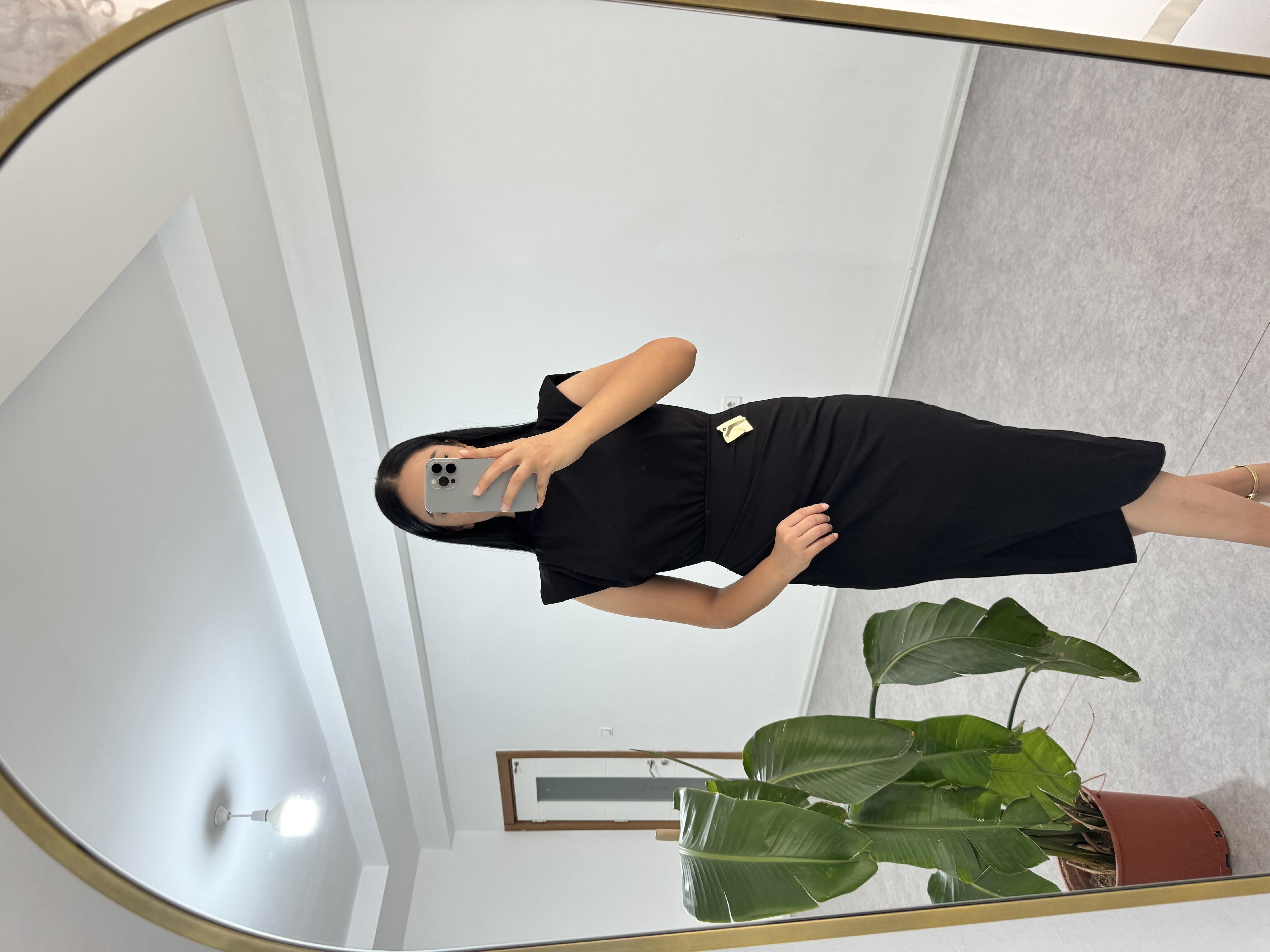 Broşlu Siyah Elbise