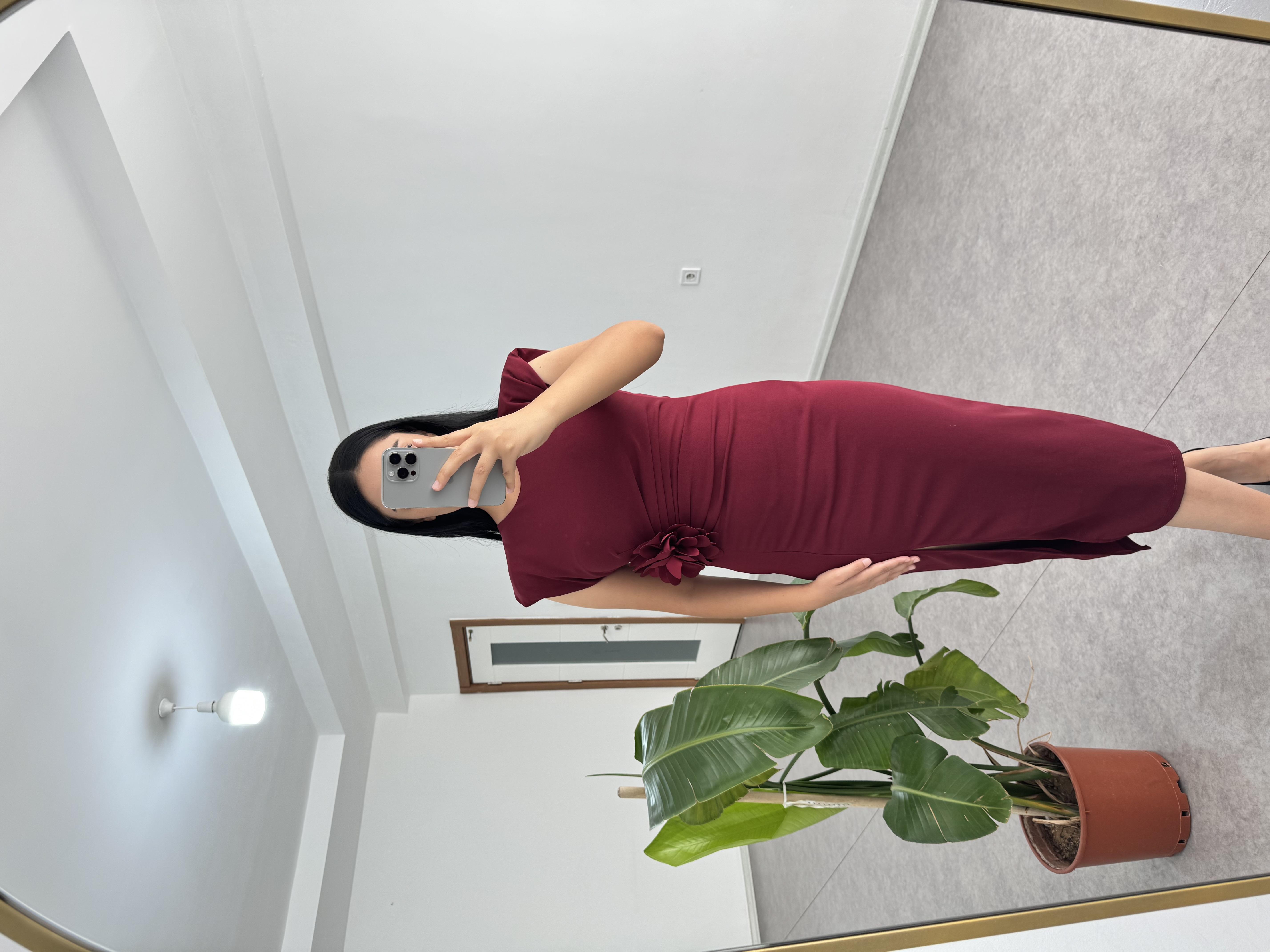 Çiçek Broş Bordo Elbise