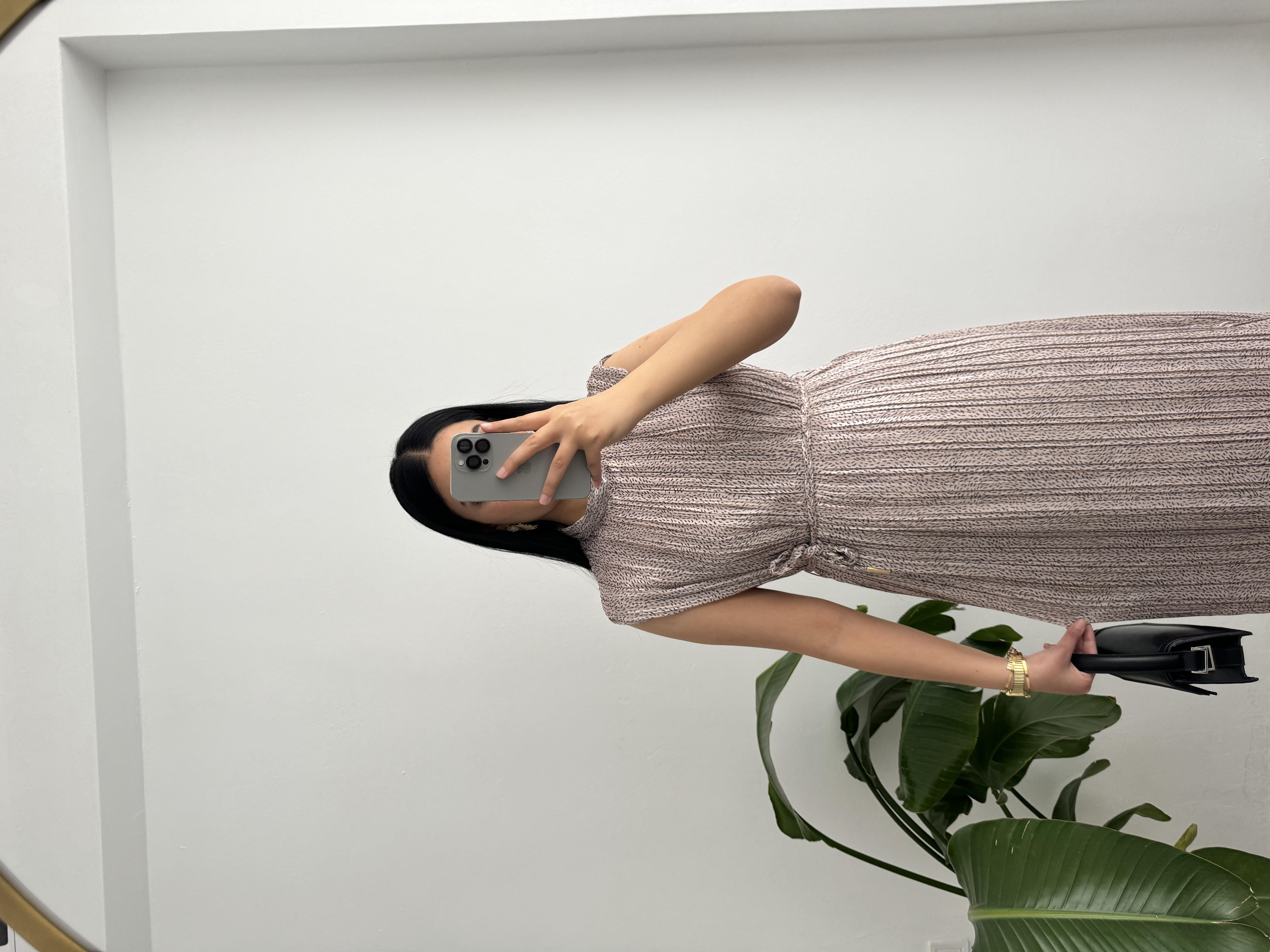 Dik Yaka Piliseli Elbise