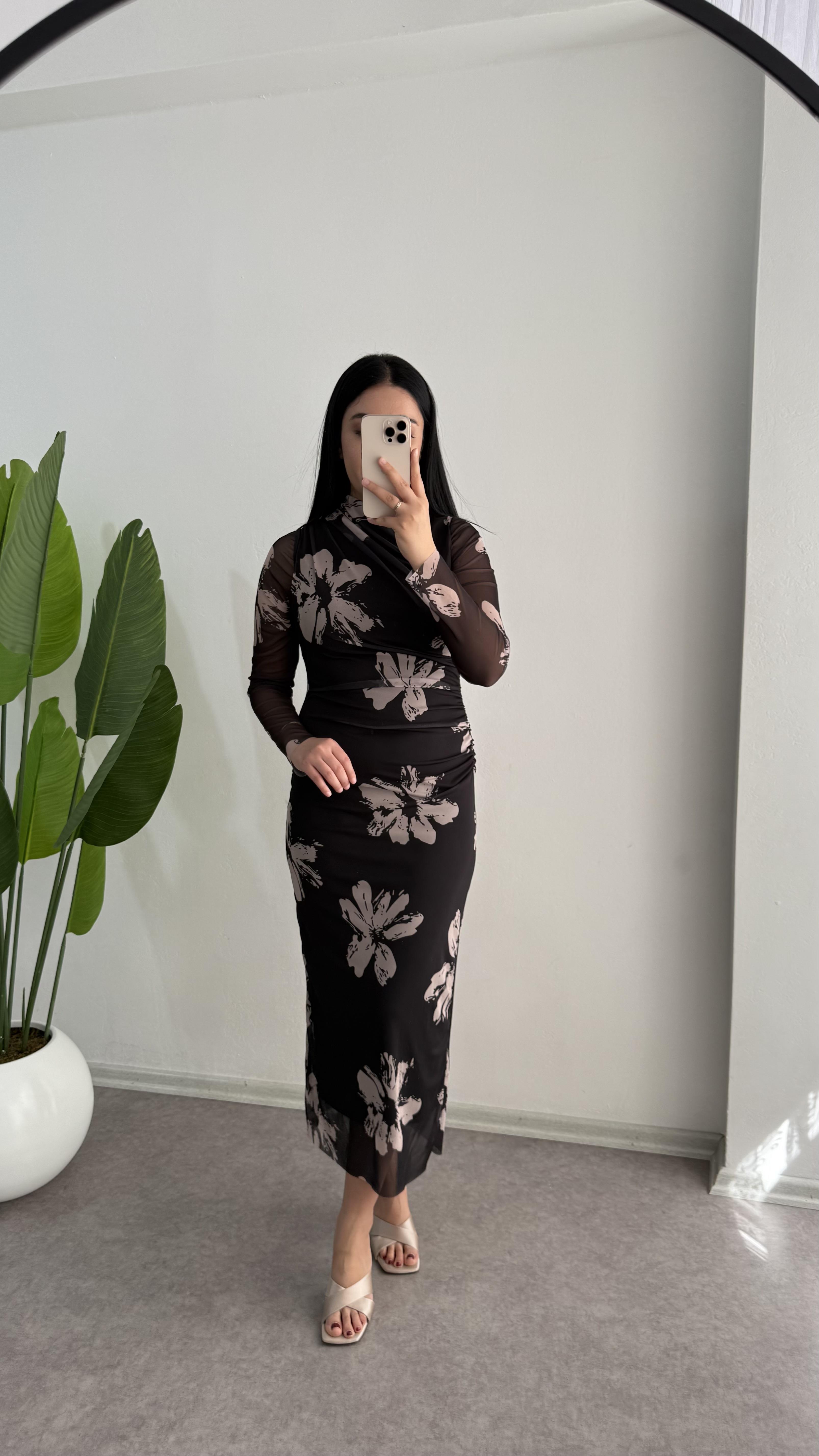 Dik Yaka Tül Elbise