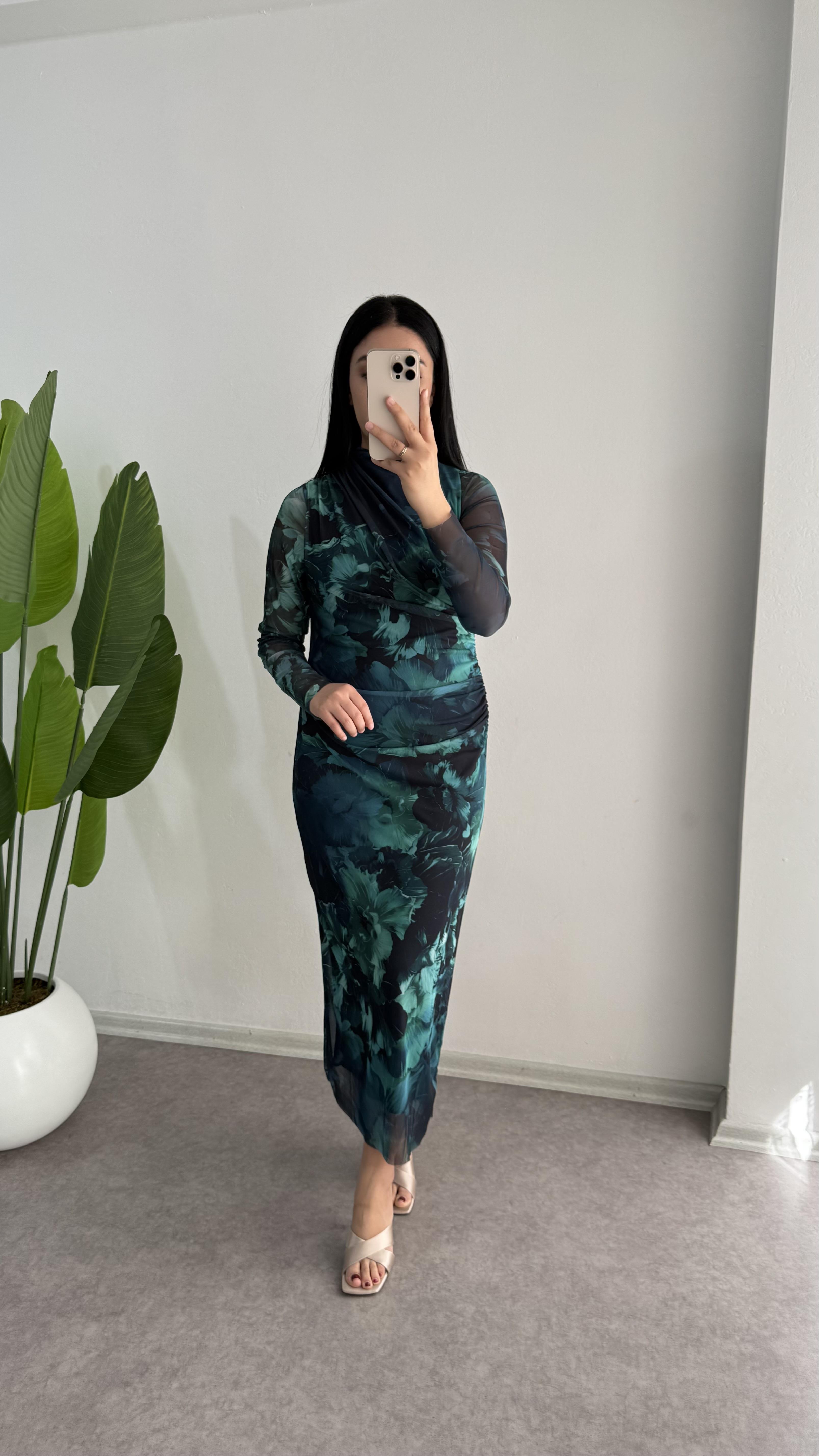 Dik Yaka Tül Elbise