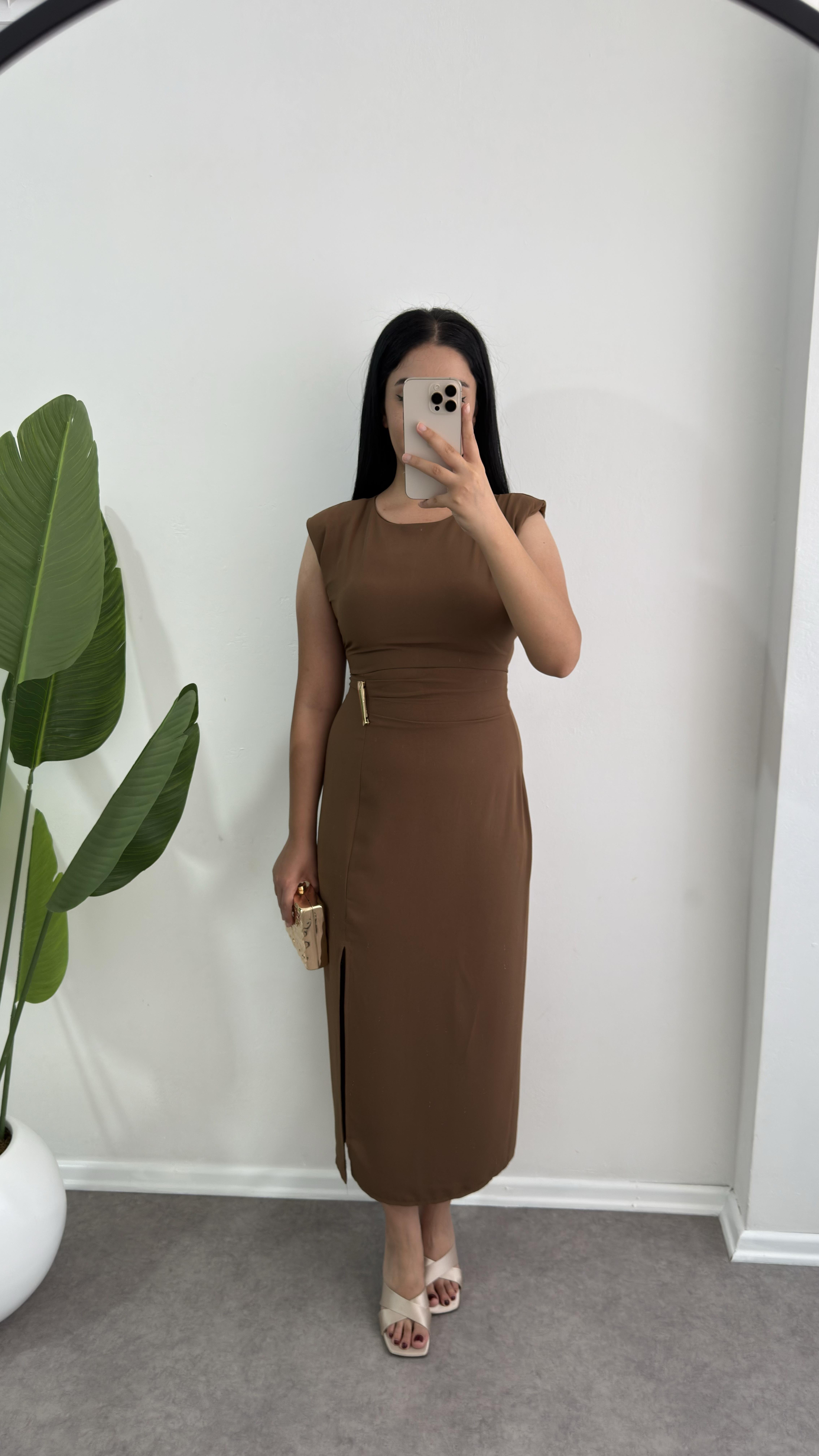 Fila Kahverengi Broşlu Elbise