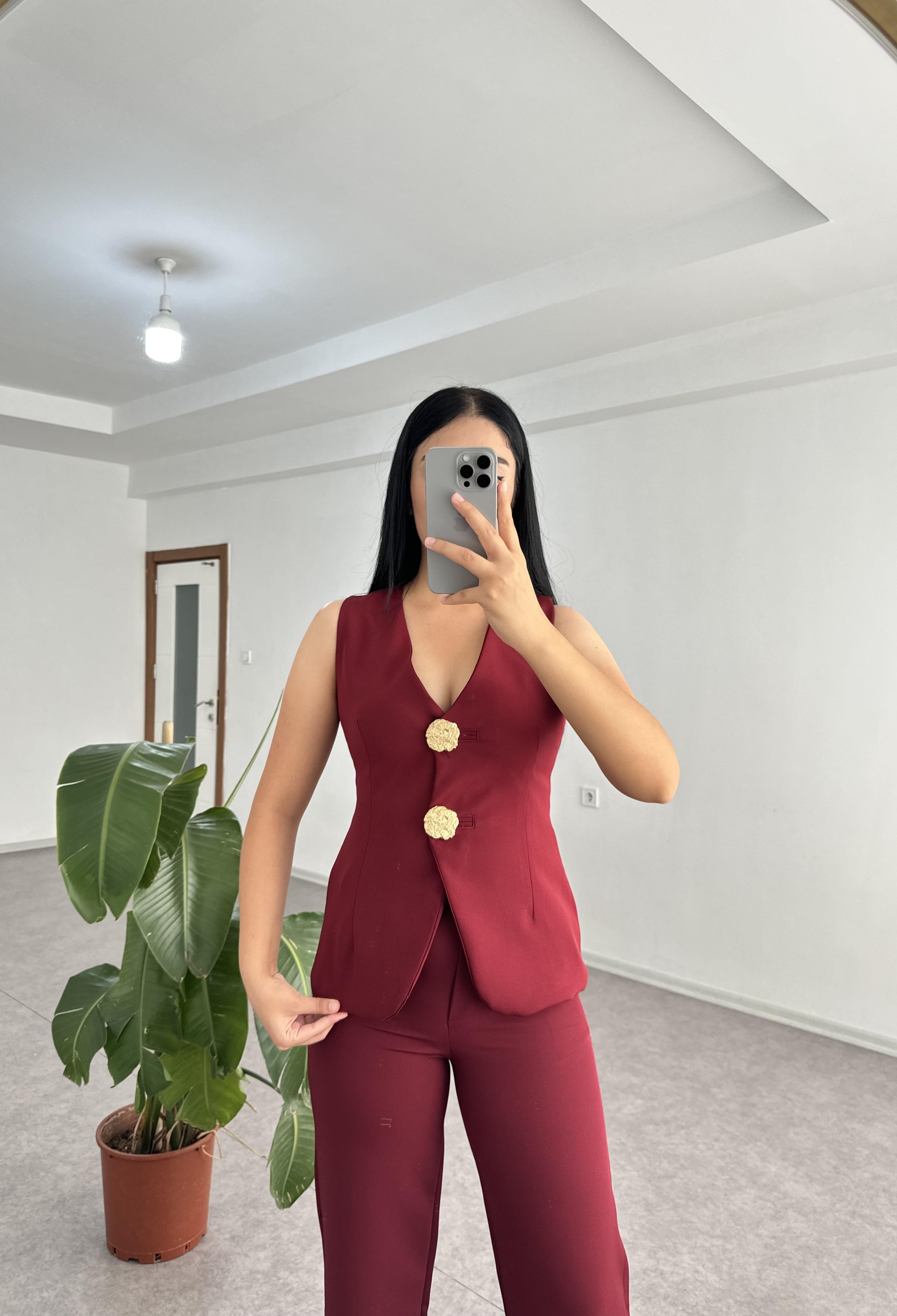 Gold Düğmeli Kırmızı Takım