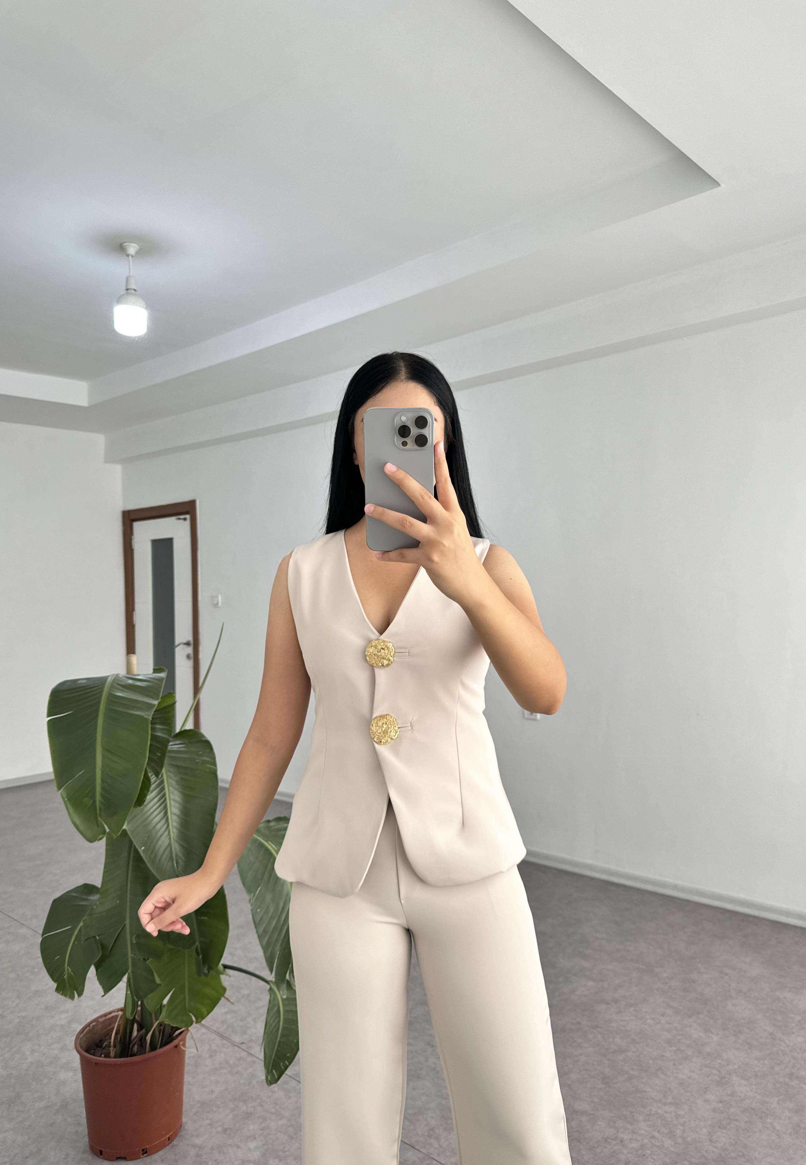 Gold Düğmeli Krem Rengi Takım