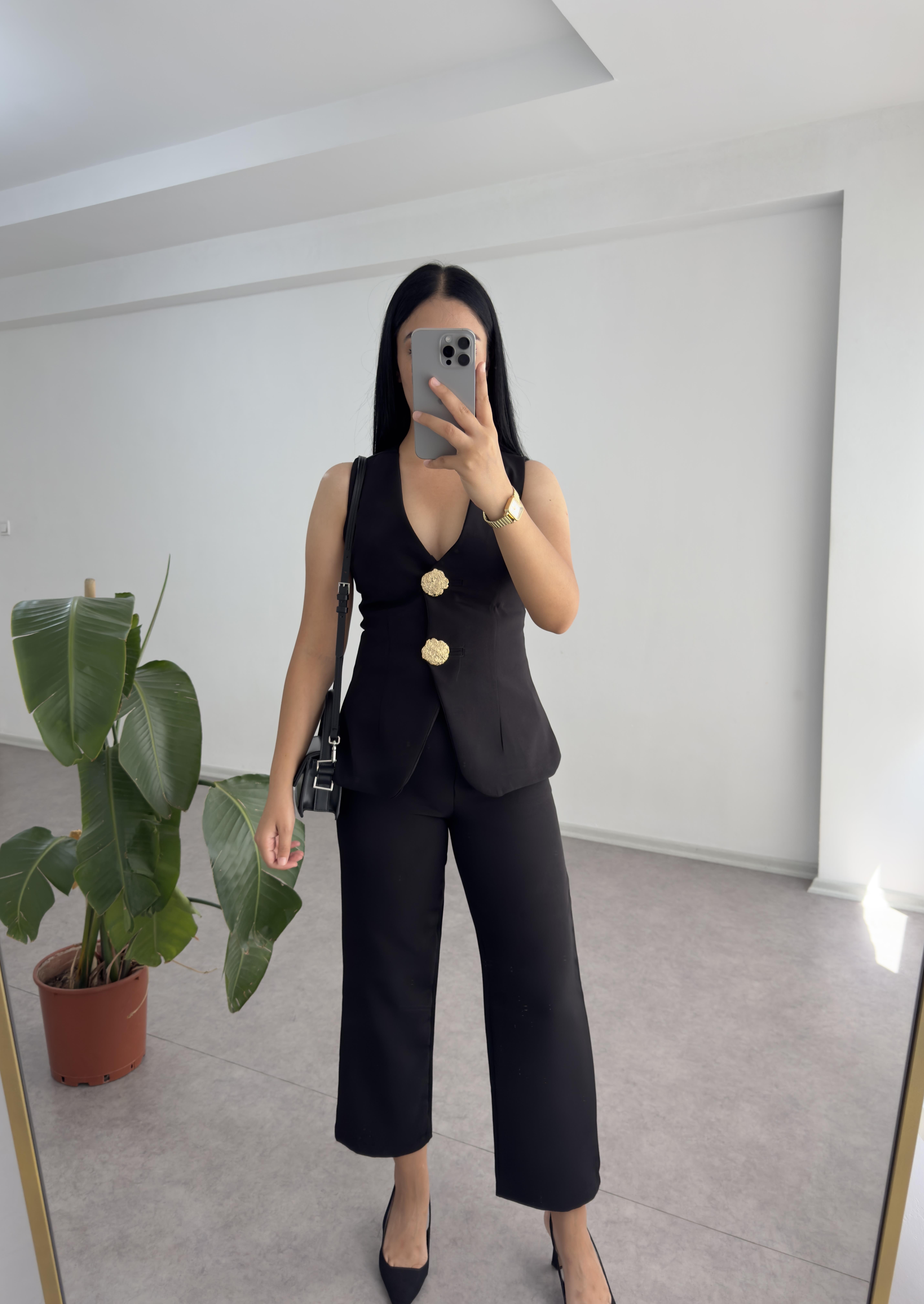 Gold Düğmeli Siyah Takım