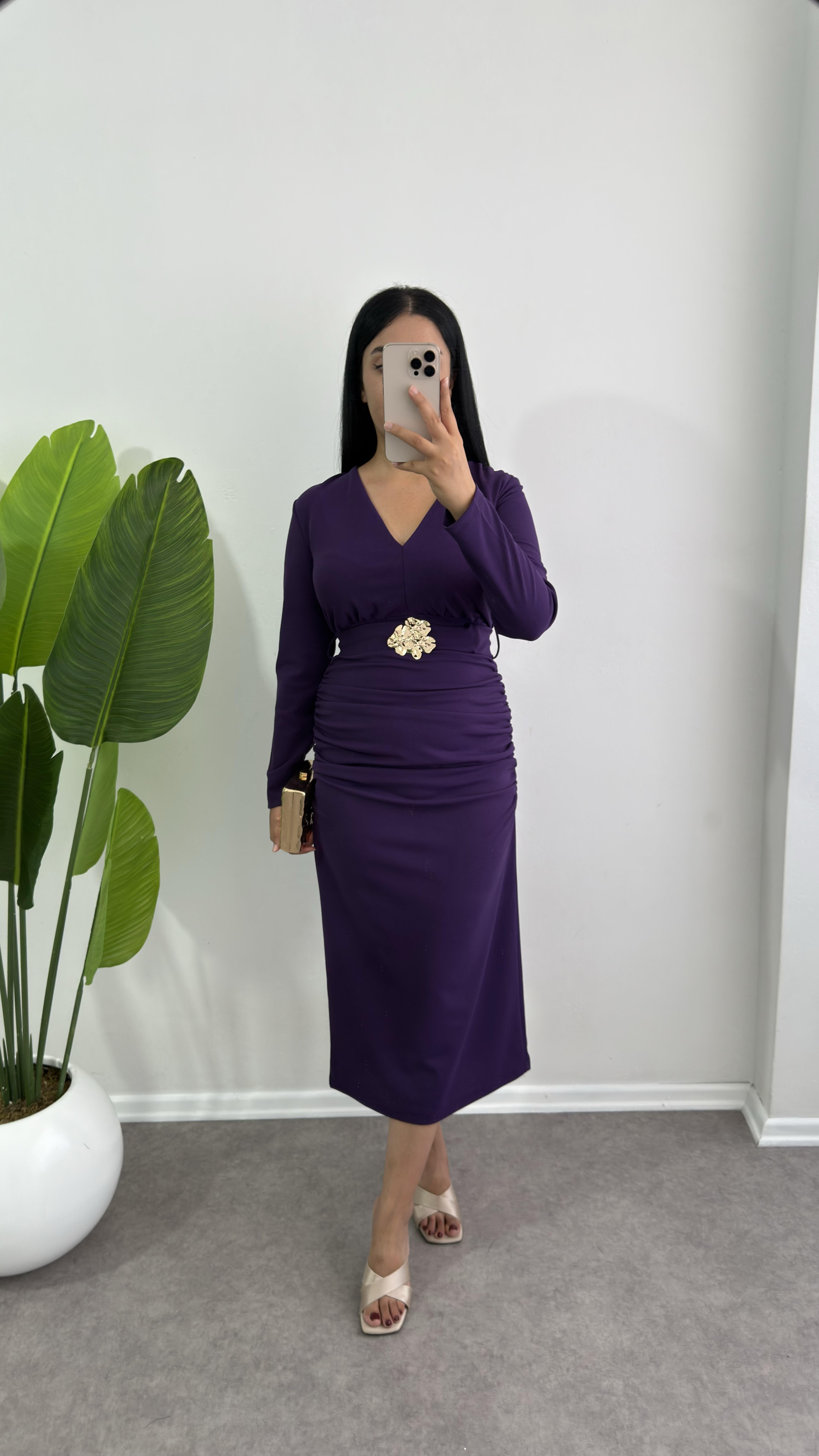 Gold Kemer Detaylı Mor Elbise