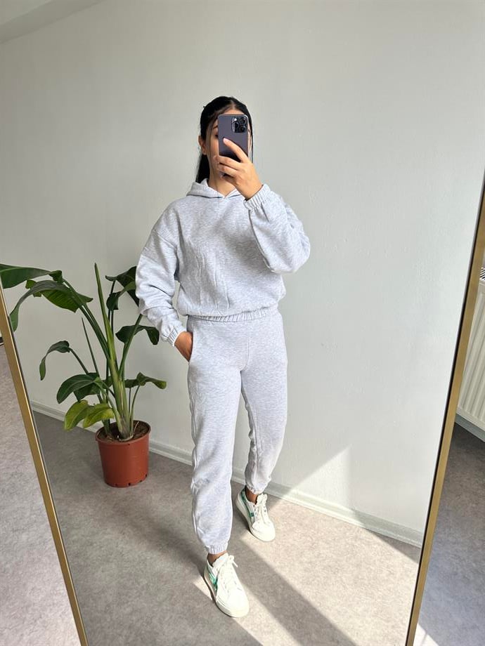 Gri eşofman takımı 