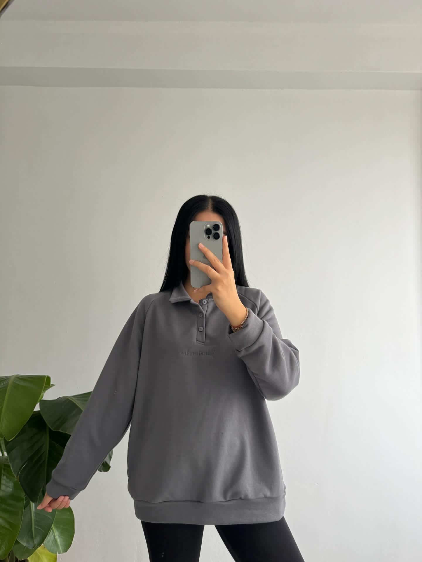 Gri polo yaka sweatshırt