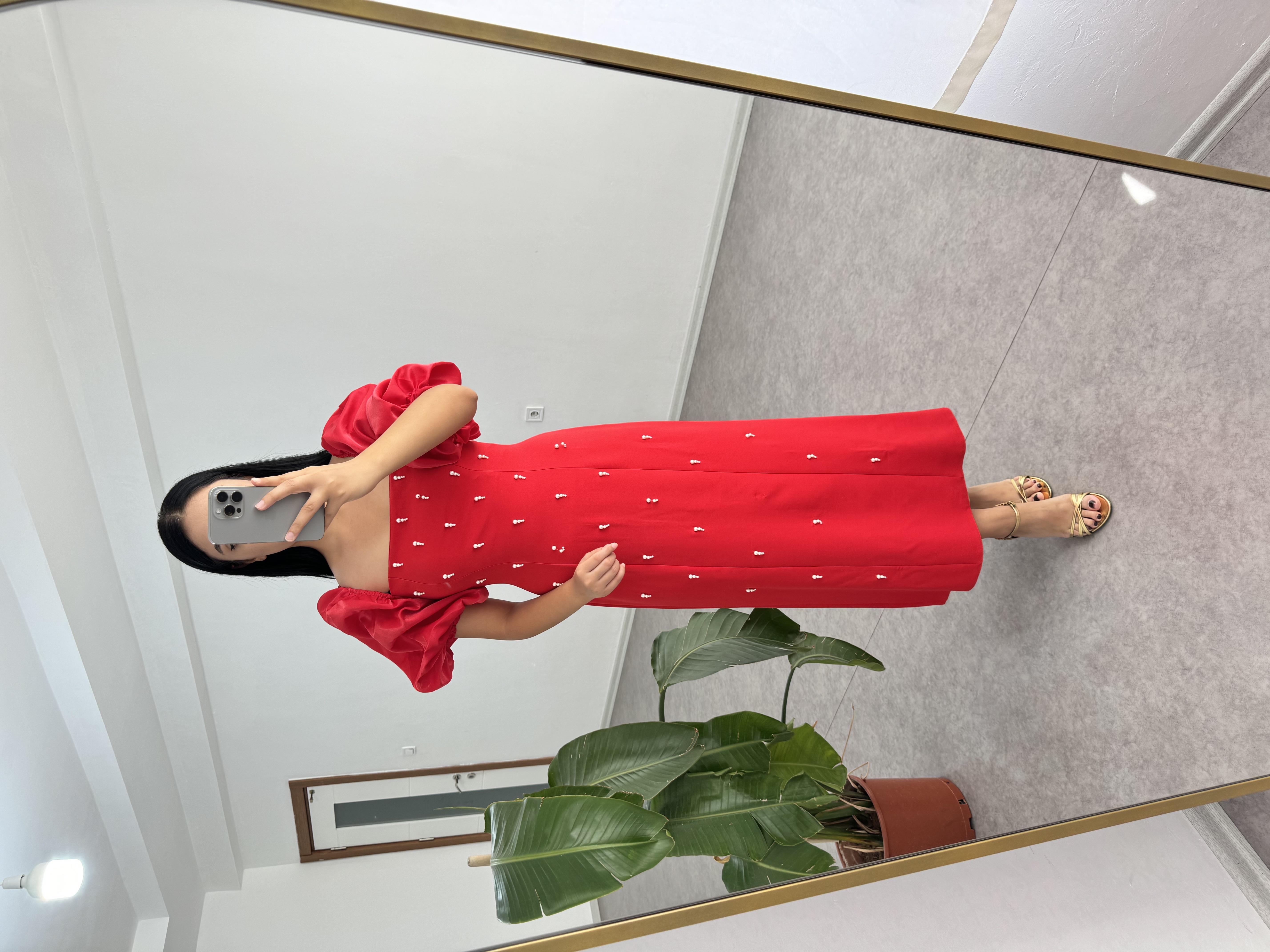 İnci Boncuklu Kırmızı Elbise