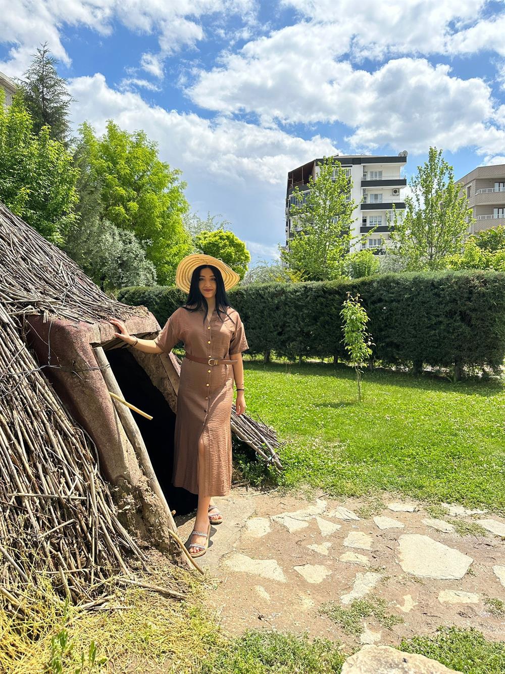 KAHVE RENGİ KETEN ELBİSE 