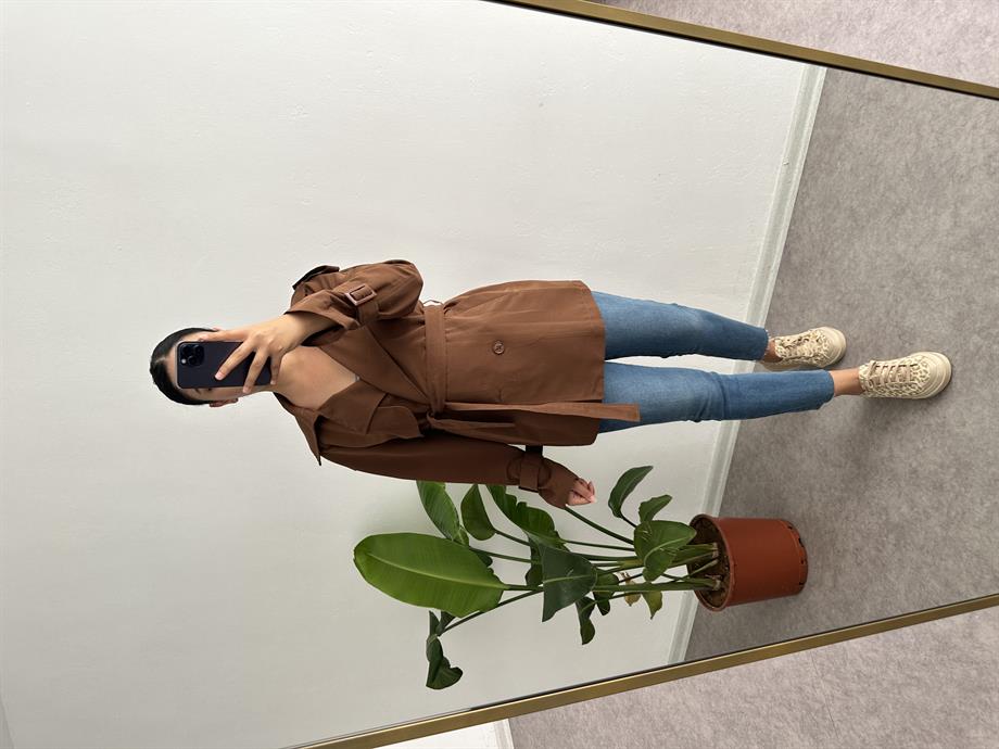 Kahverengi trençkot 