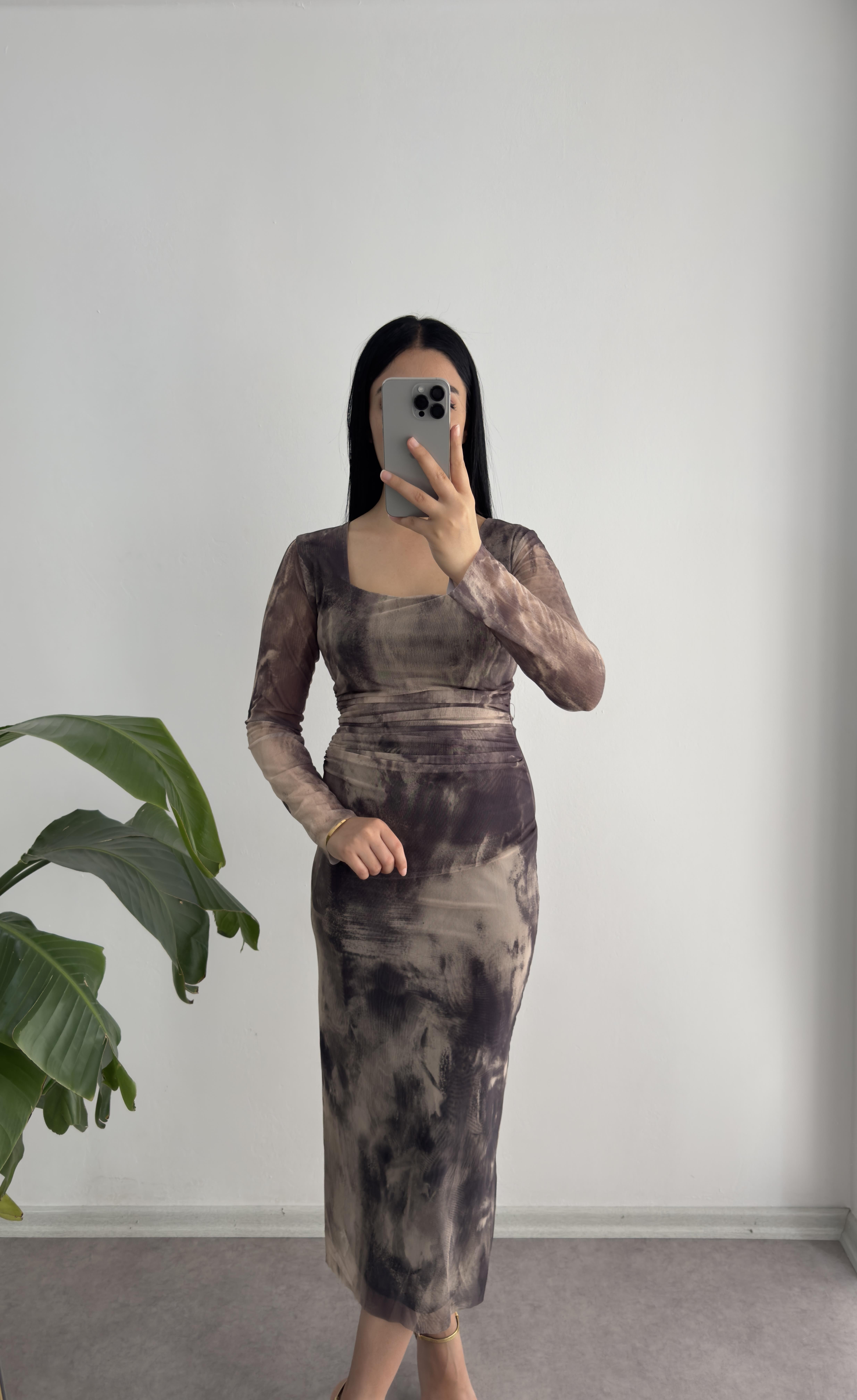 Kare Yaka Krem Elbise 