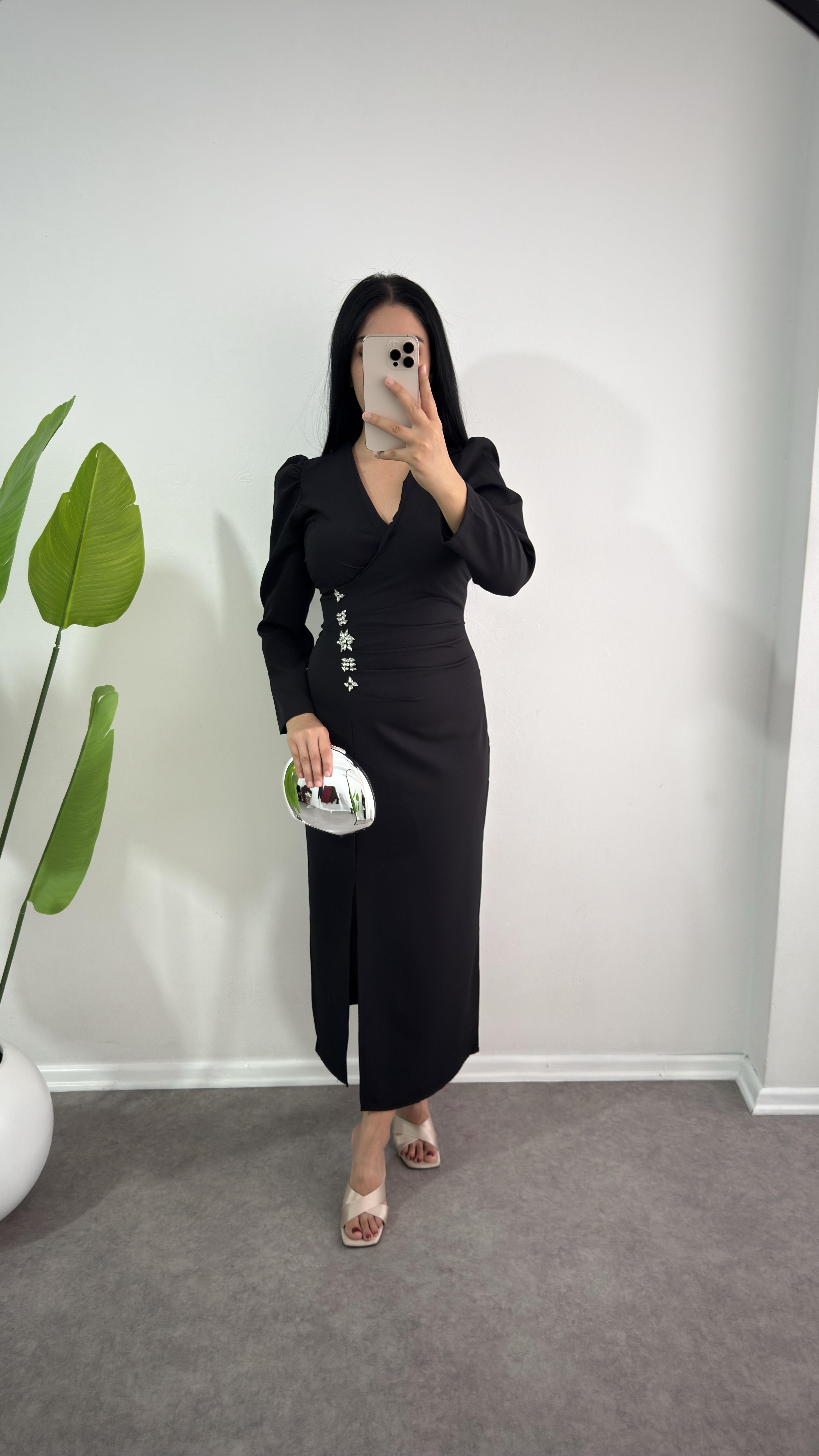 Karil Siyah Taşlı Elbise