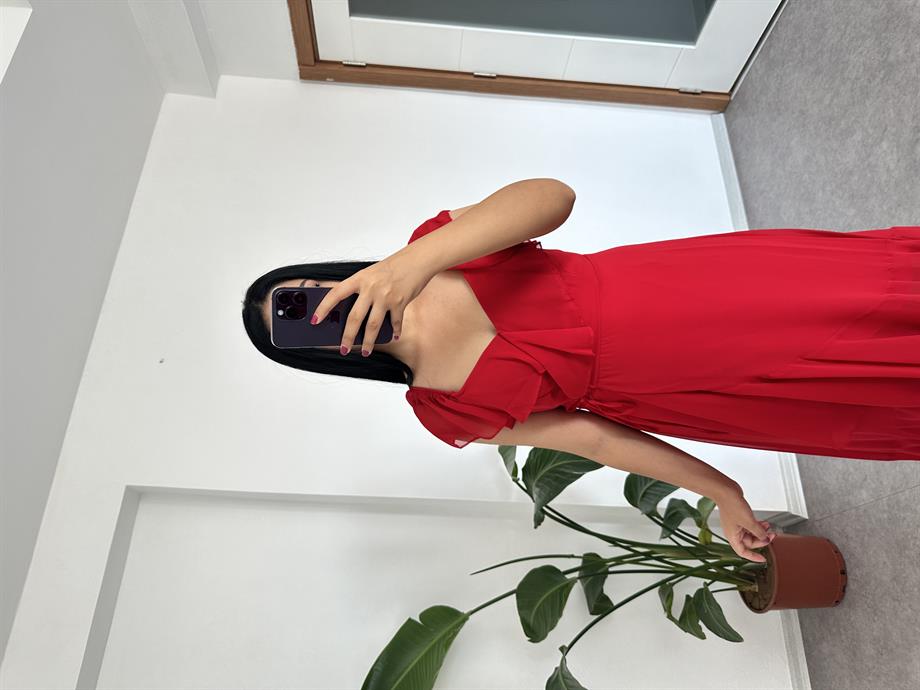 Kırmızı astarlı şifon elbise