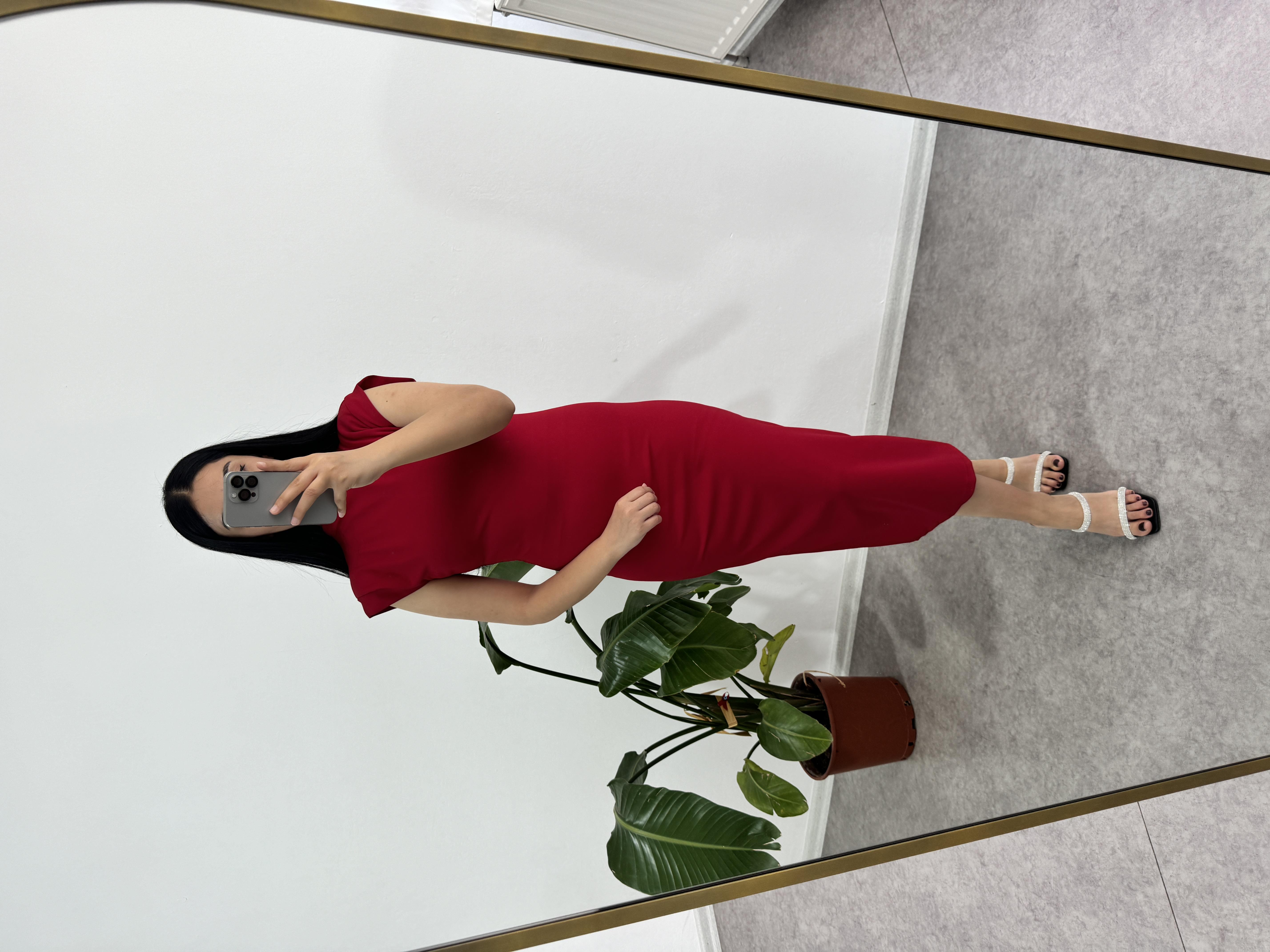 Kırmızı Dik Yaka Krep Kumaş Elbise