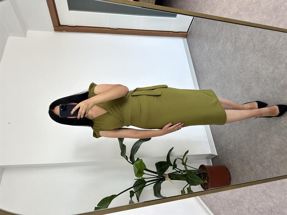 Krep kumaş fıstık yeşili elbise