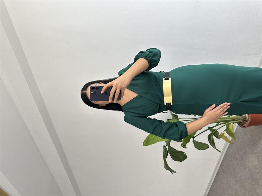 Krep kumaş kemerli elbise yırtmaçlı