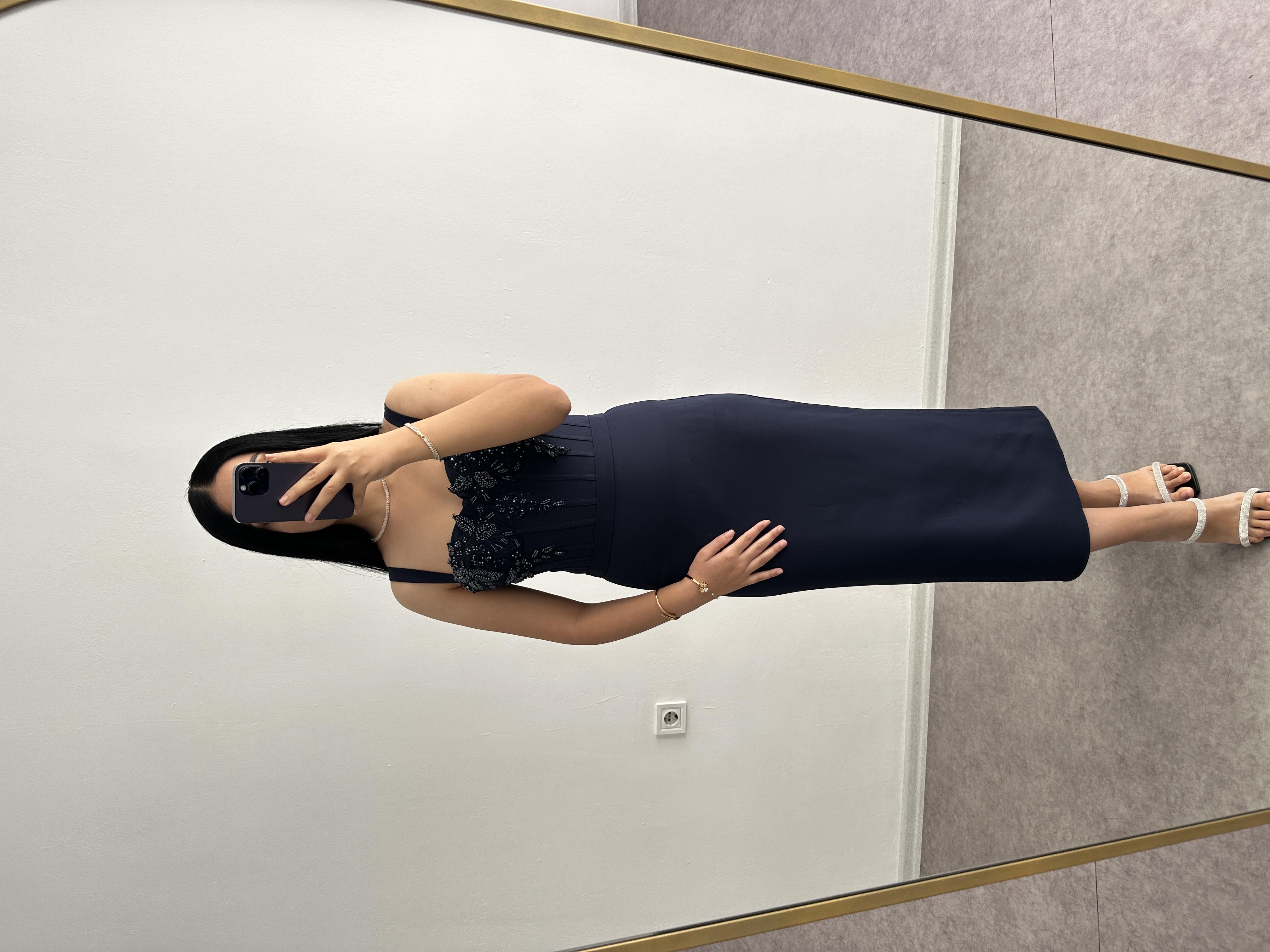 Lacivert işlemeli astarlı elbise