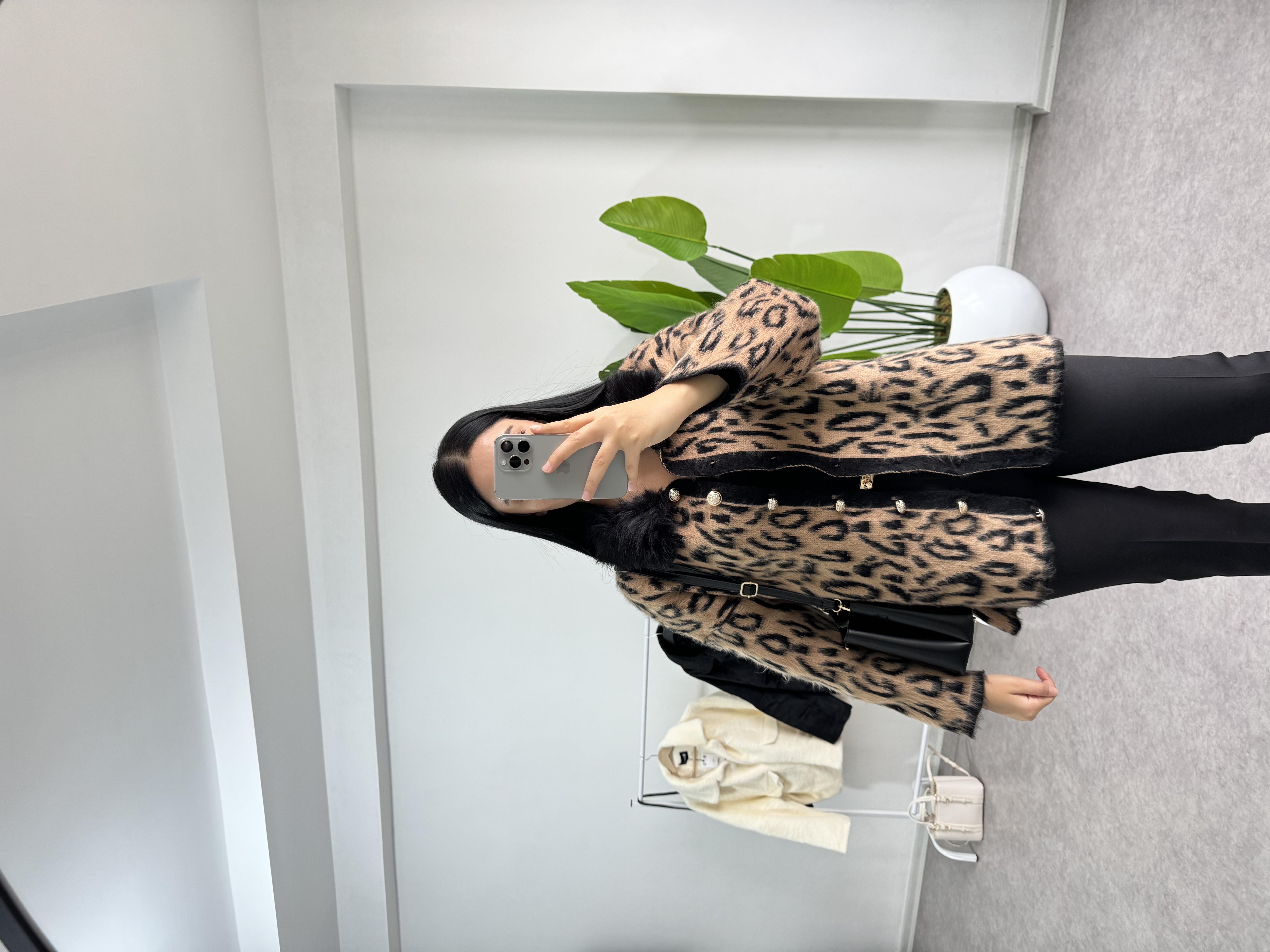 Leopar Kürk Yaka Siyah Hırka