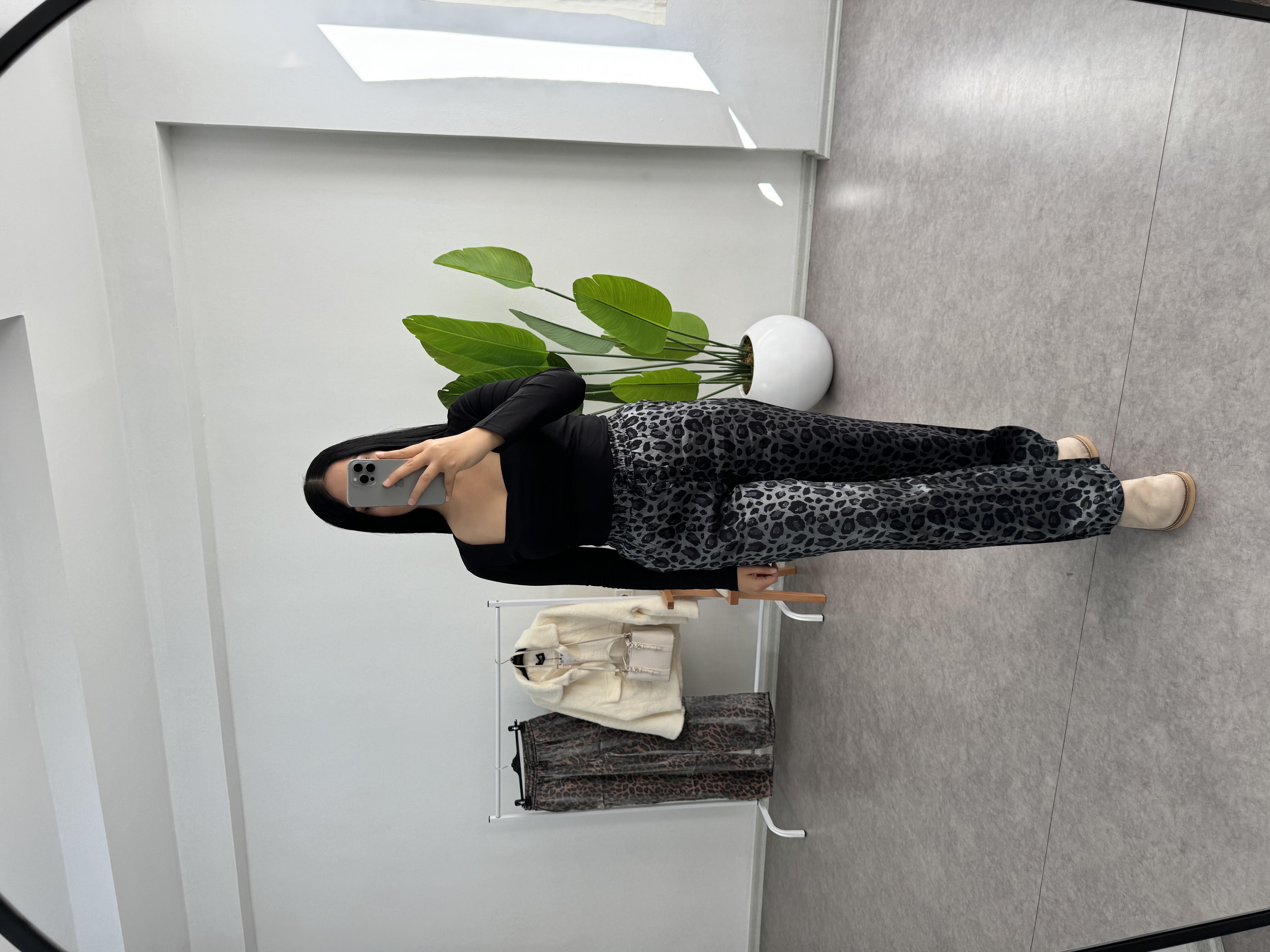 Leopar Parlak Kumaş Siyah Pantolon 