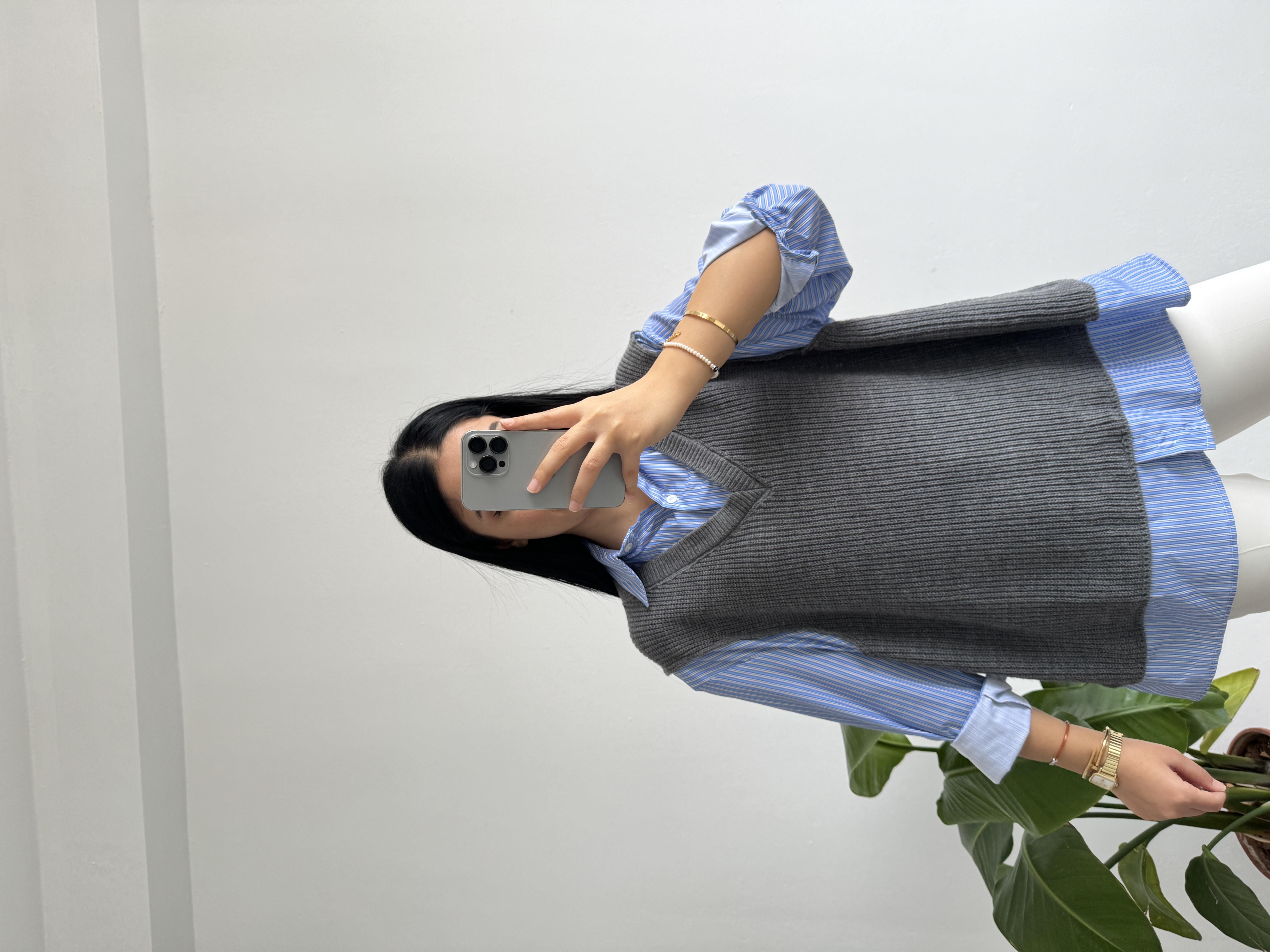 Marka muadili mavi gömlek süveterli 