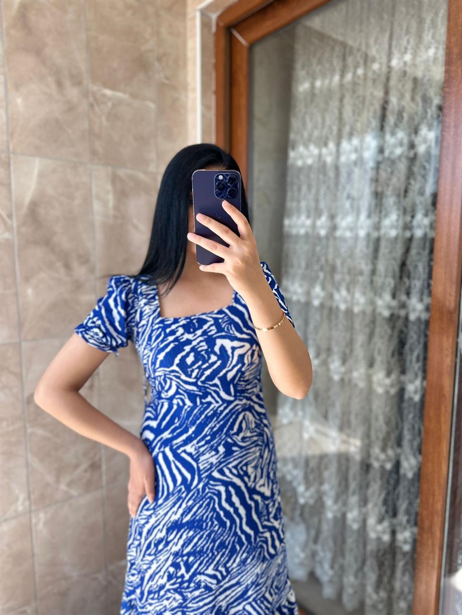 MAVİ KARE YAKA MİDİ BOY ELBİSE