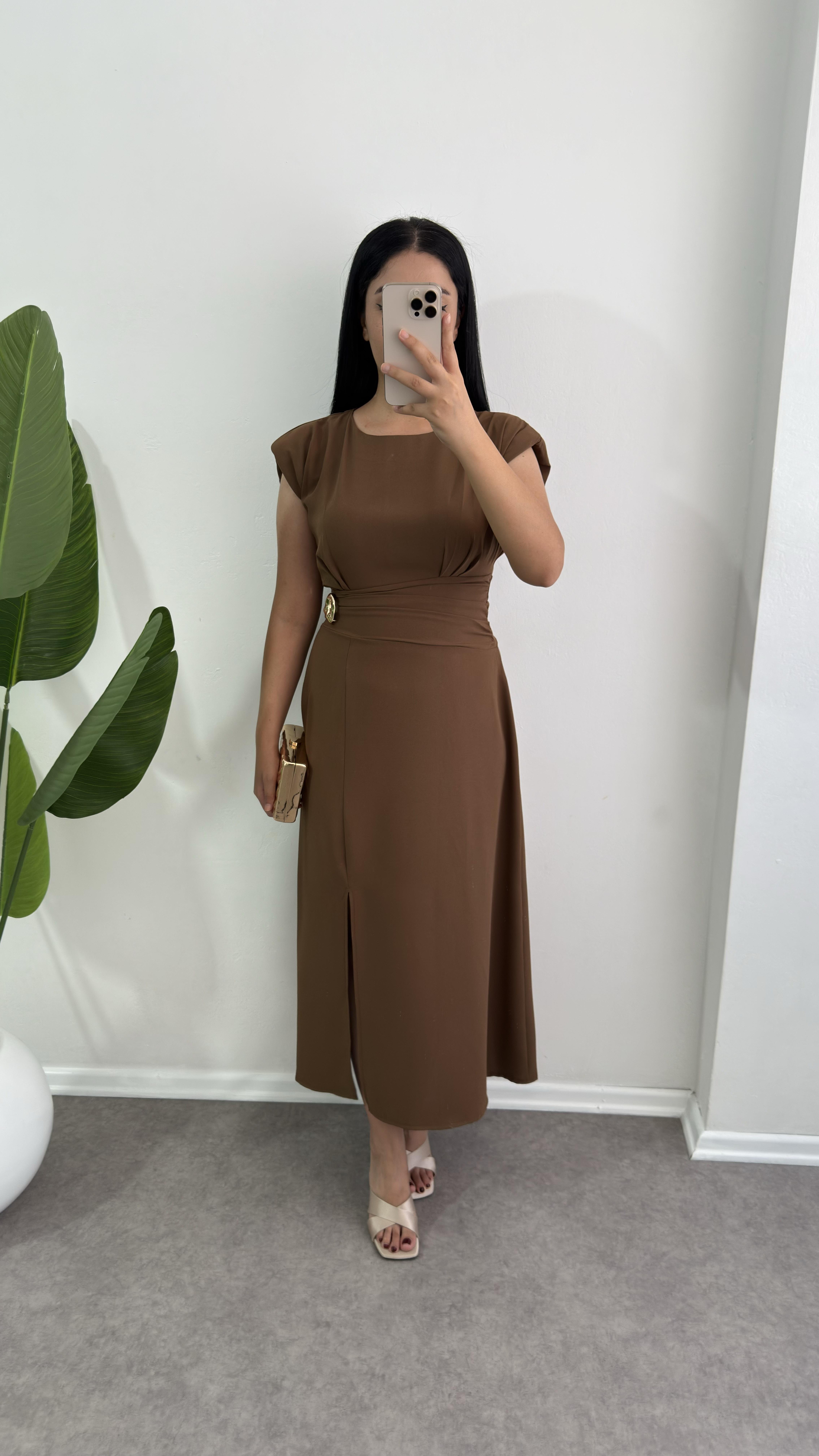 Nanay Kahverengi Broşlu Elbise