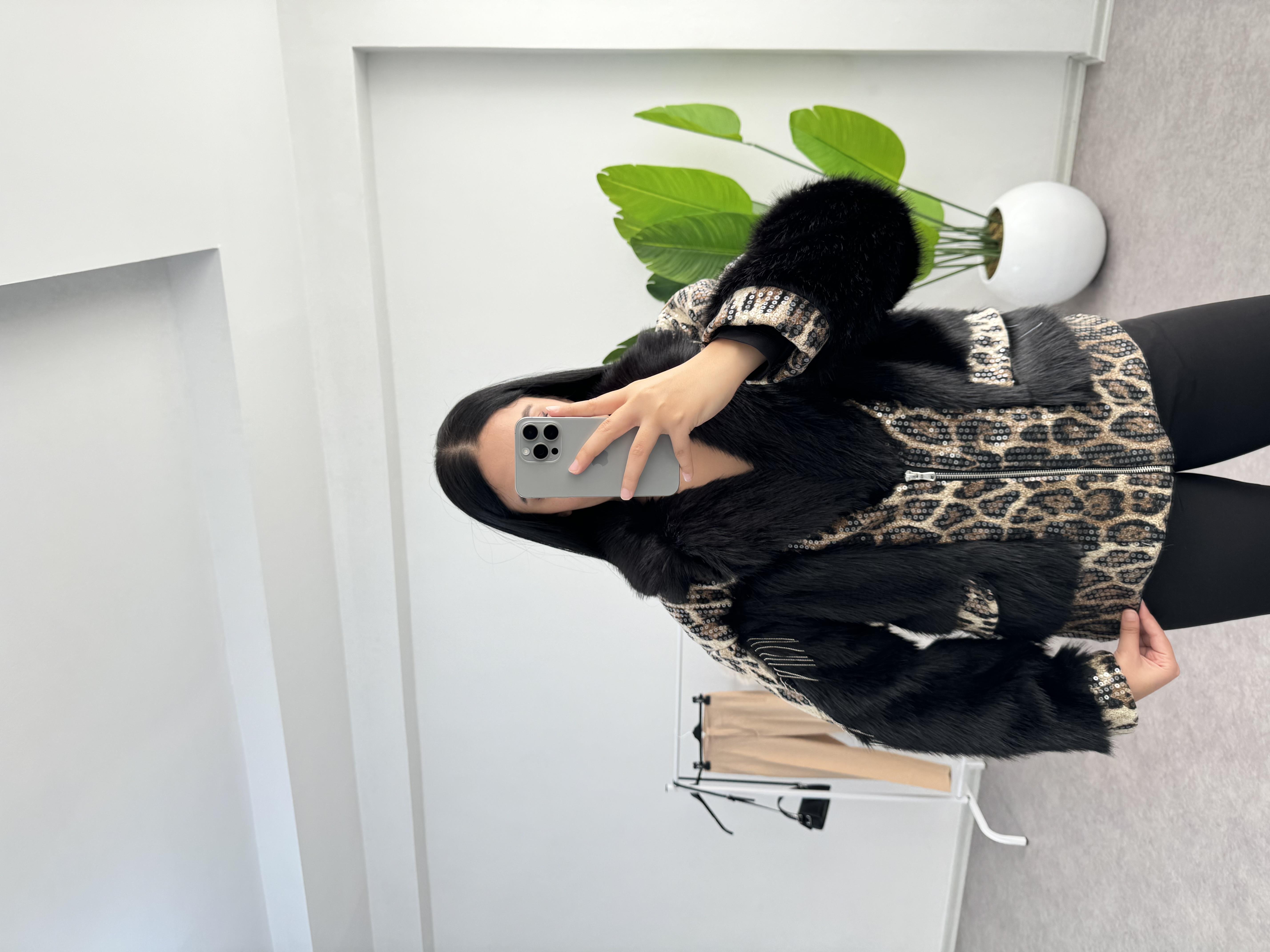 Peluş Leoparlı Siyah Ceket