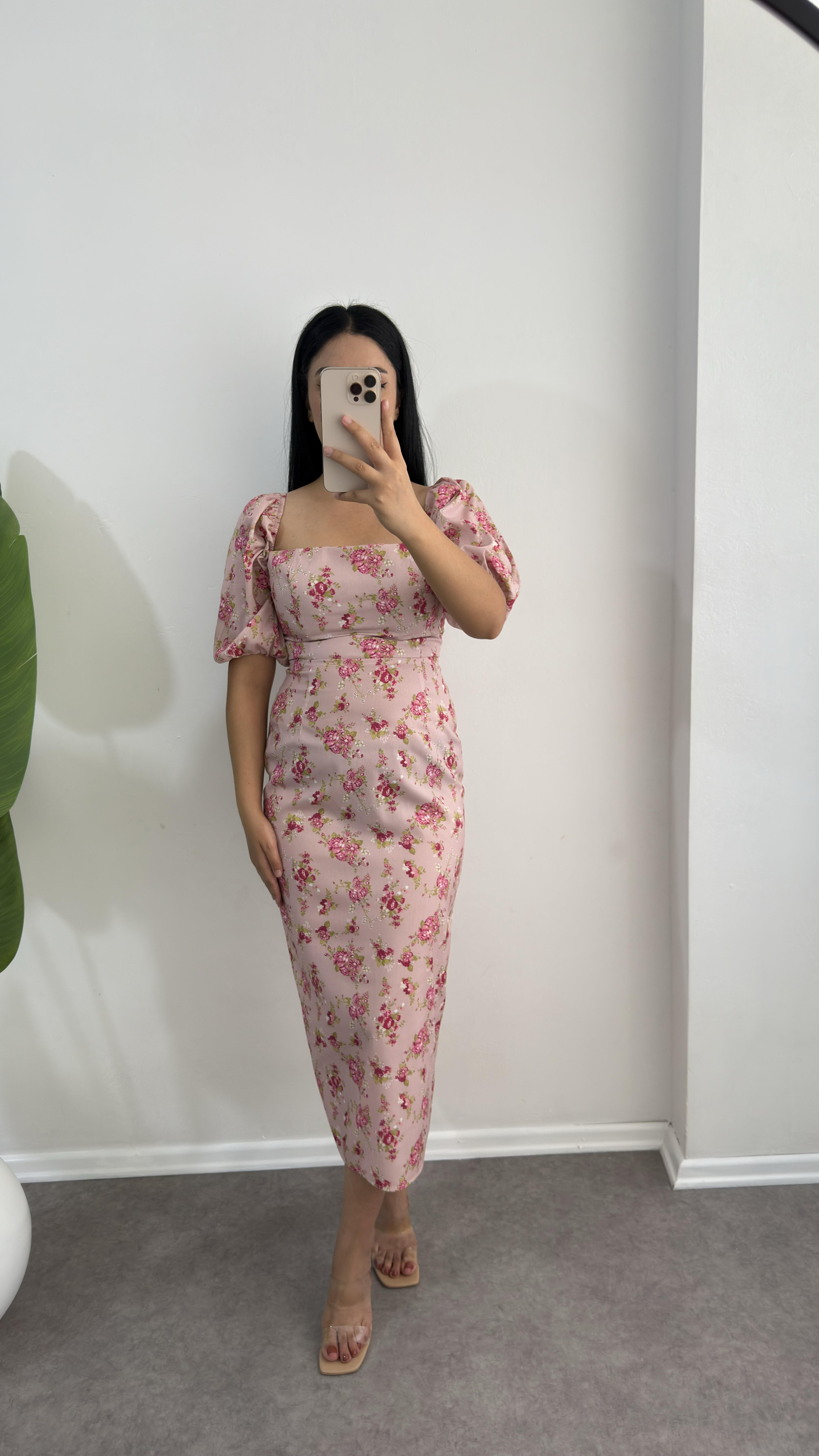 Pembe Çiçekli Elastan Elbise 