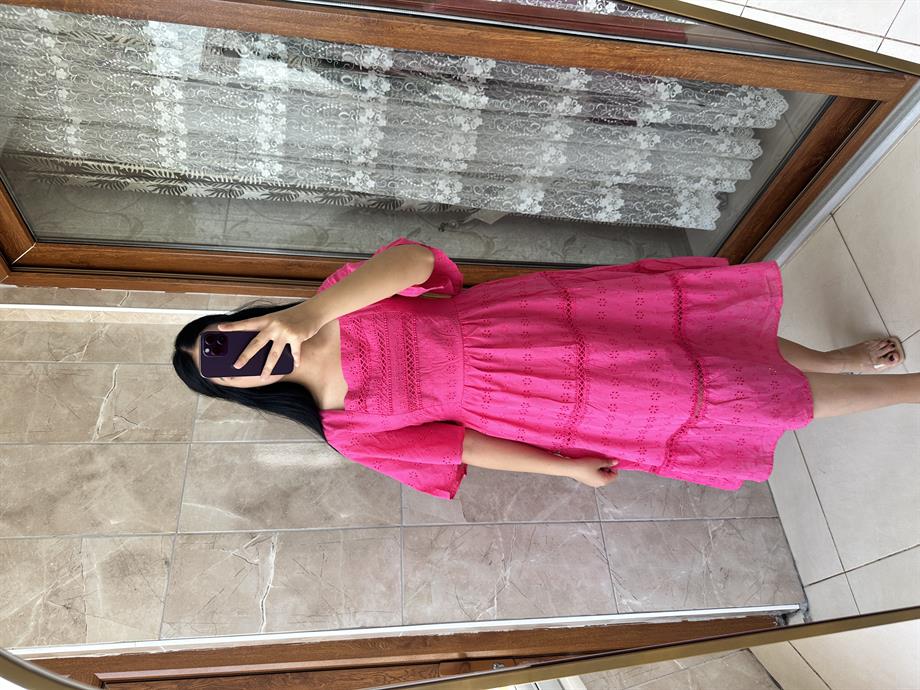 Pembe fisto elbise