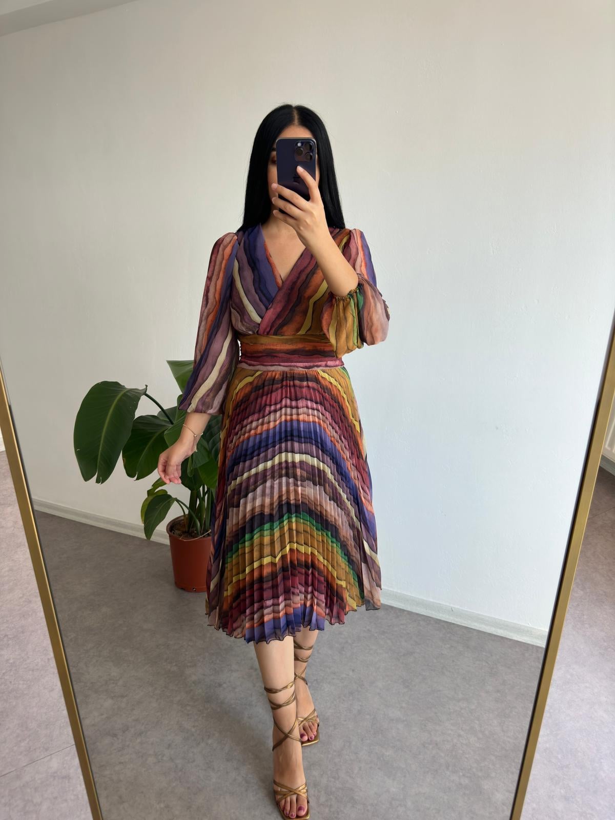 Renkli v yaka şifon elbise