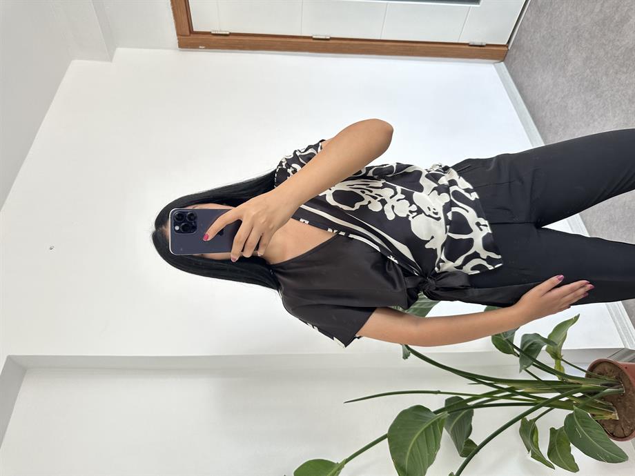 Saten yandan bağlamalı bluz