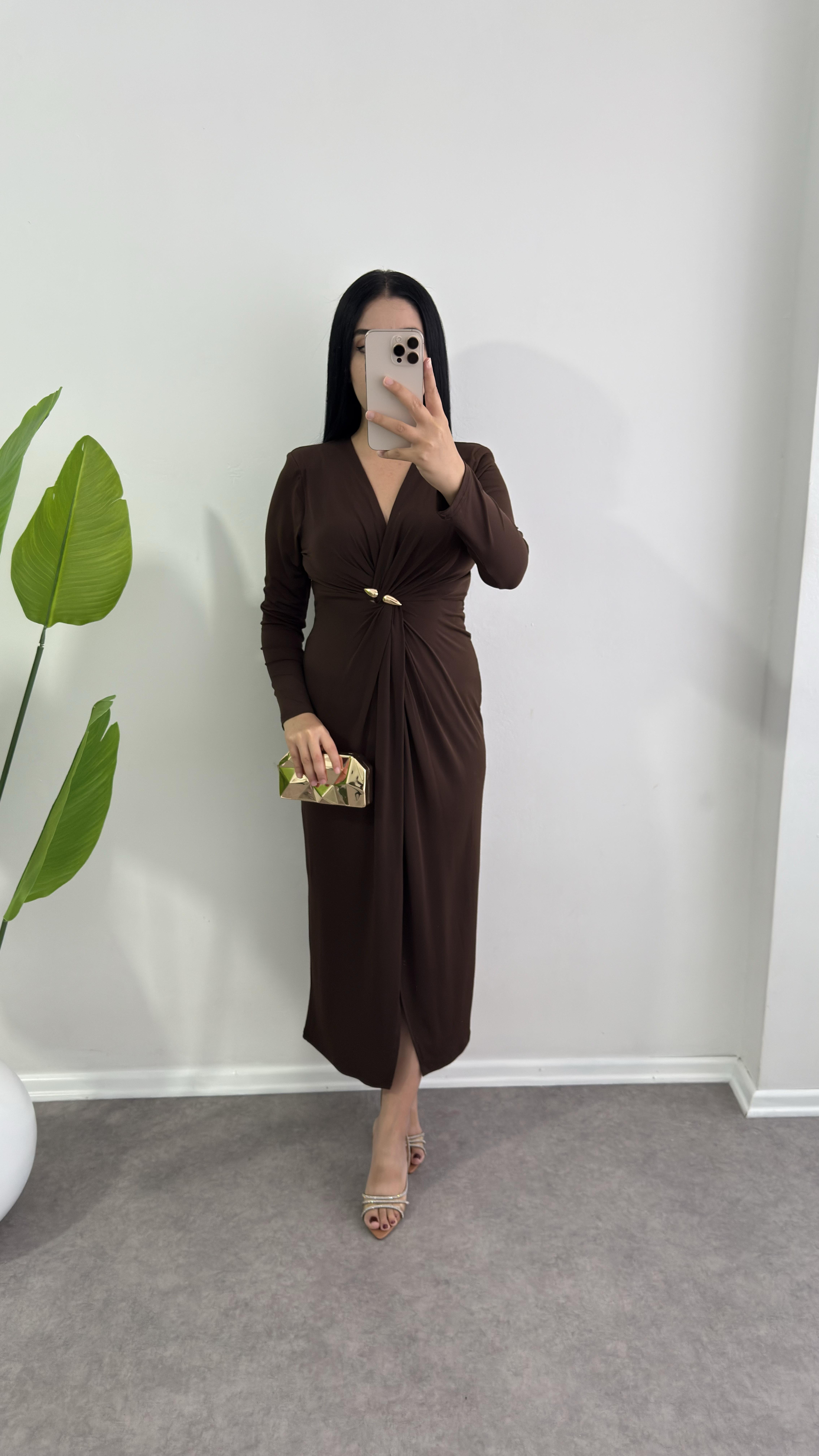 Sendy Broşlu  Kahverengi Elbise