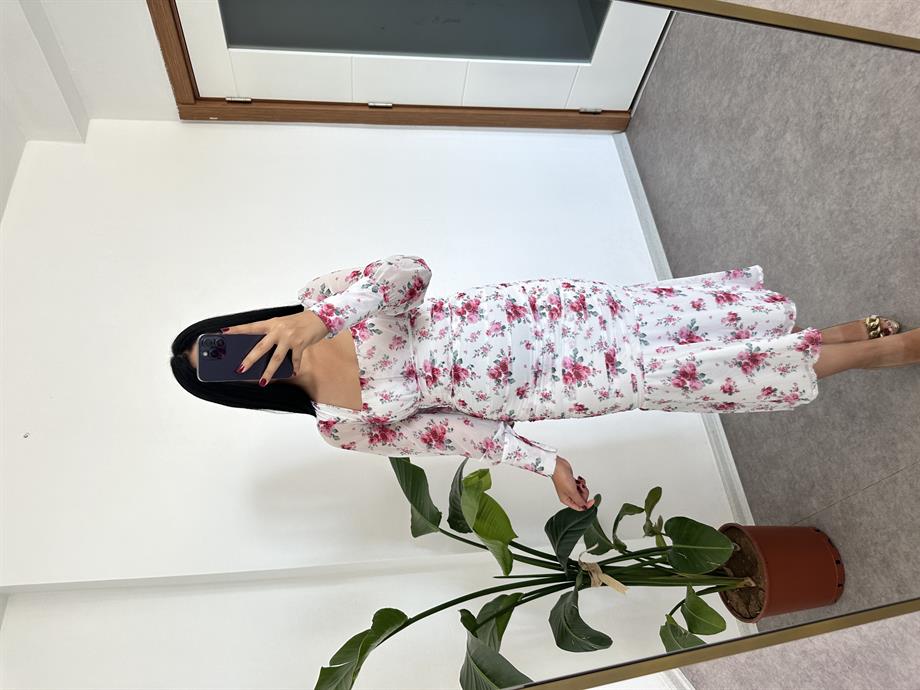 Şifon çiçekli beyaz elbise