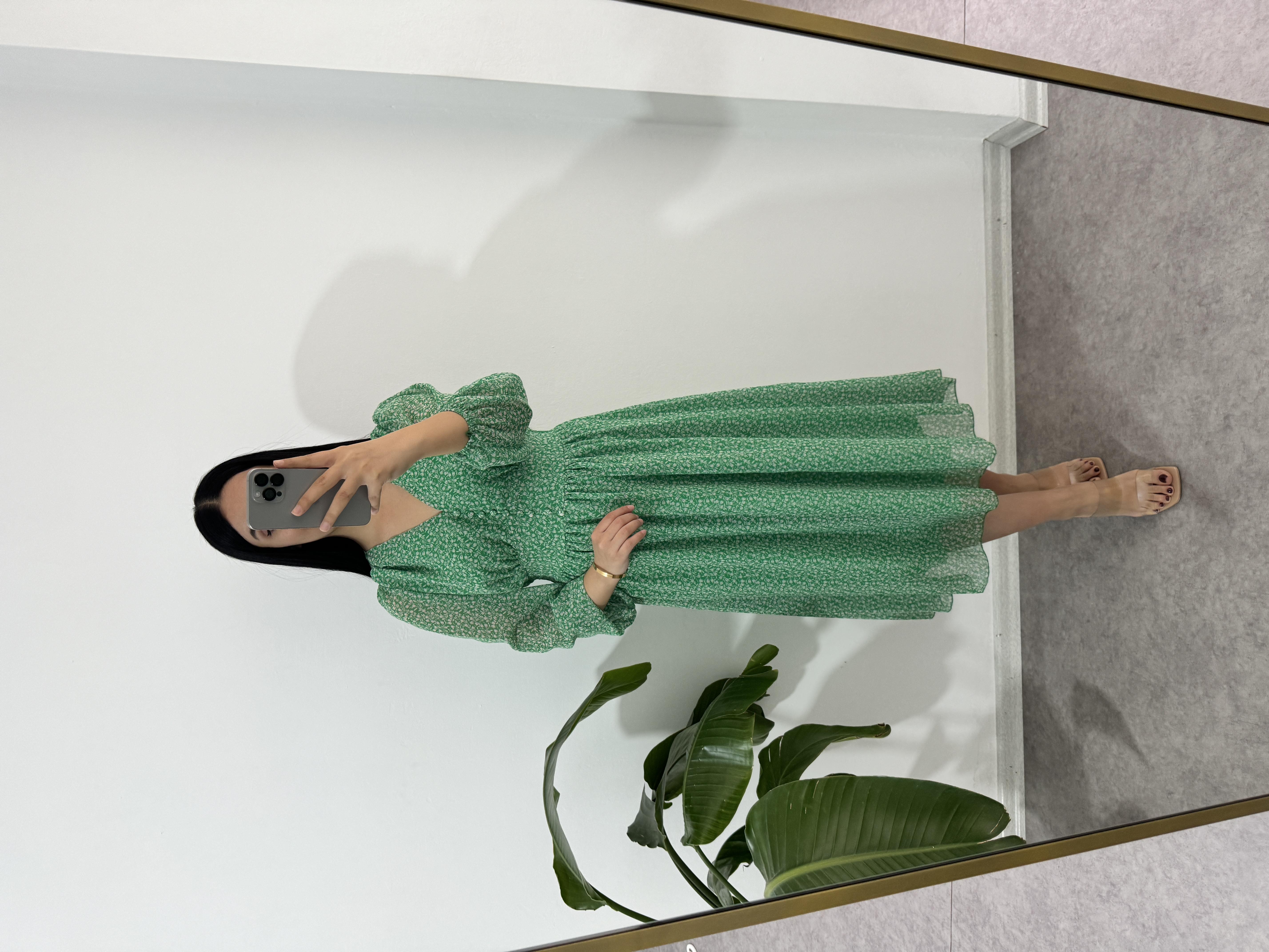 Şifon Çiçekli Yeşil V Yaka Elbise