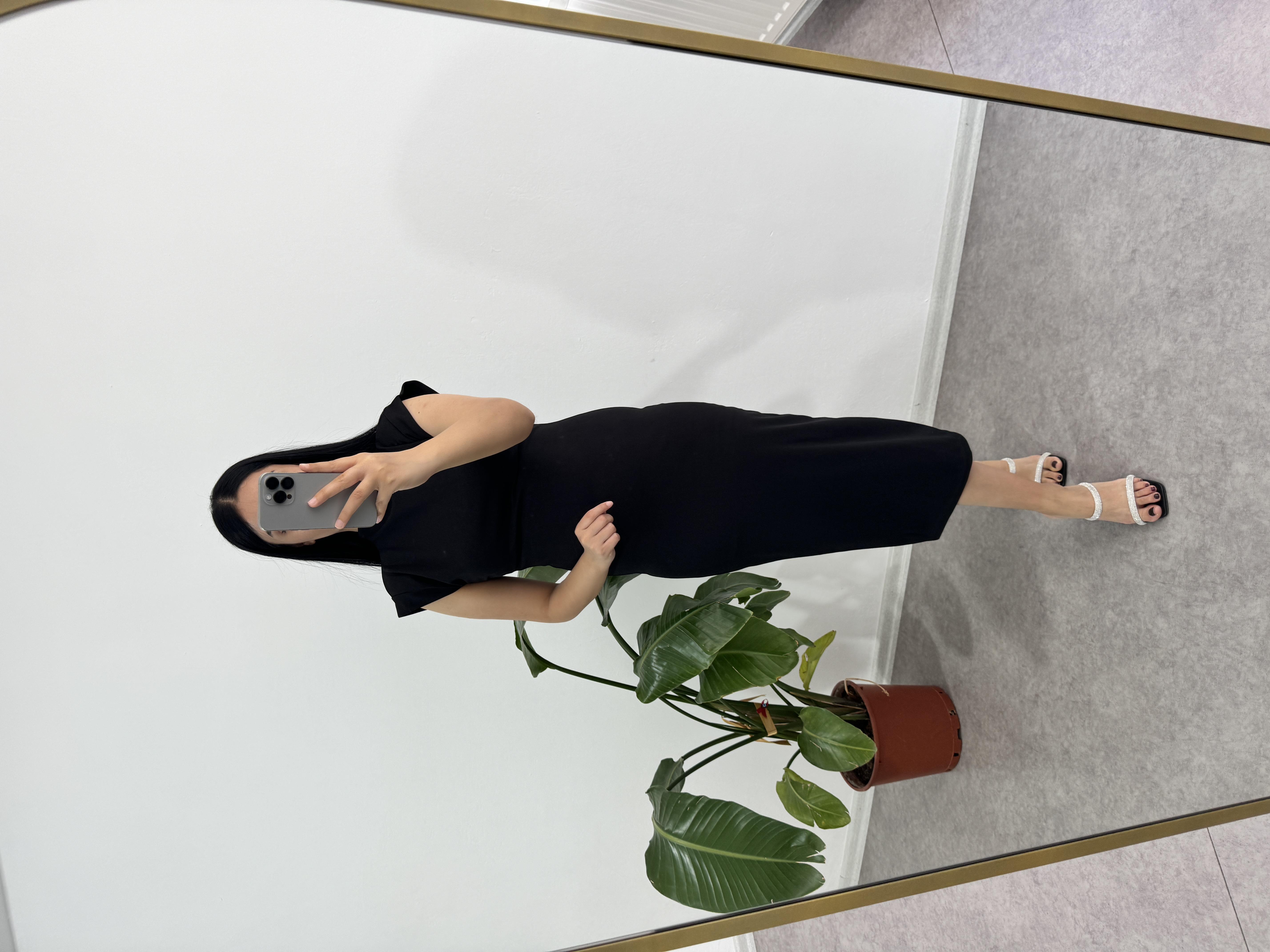 Siyah Dik Yaka Krep Kumaş Elbise