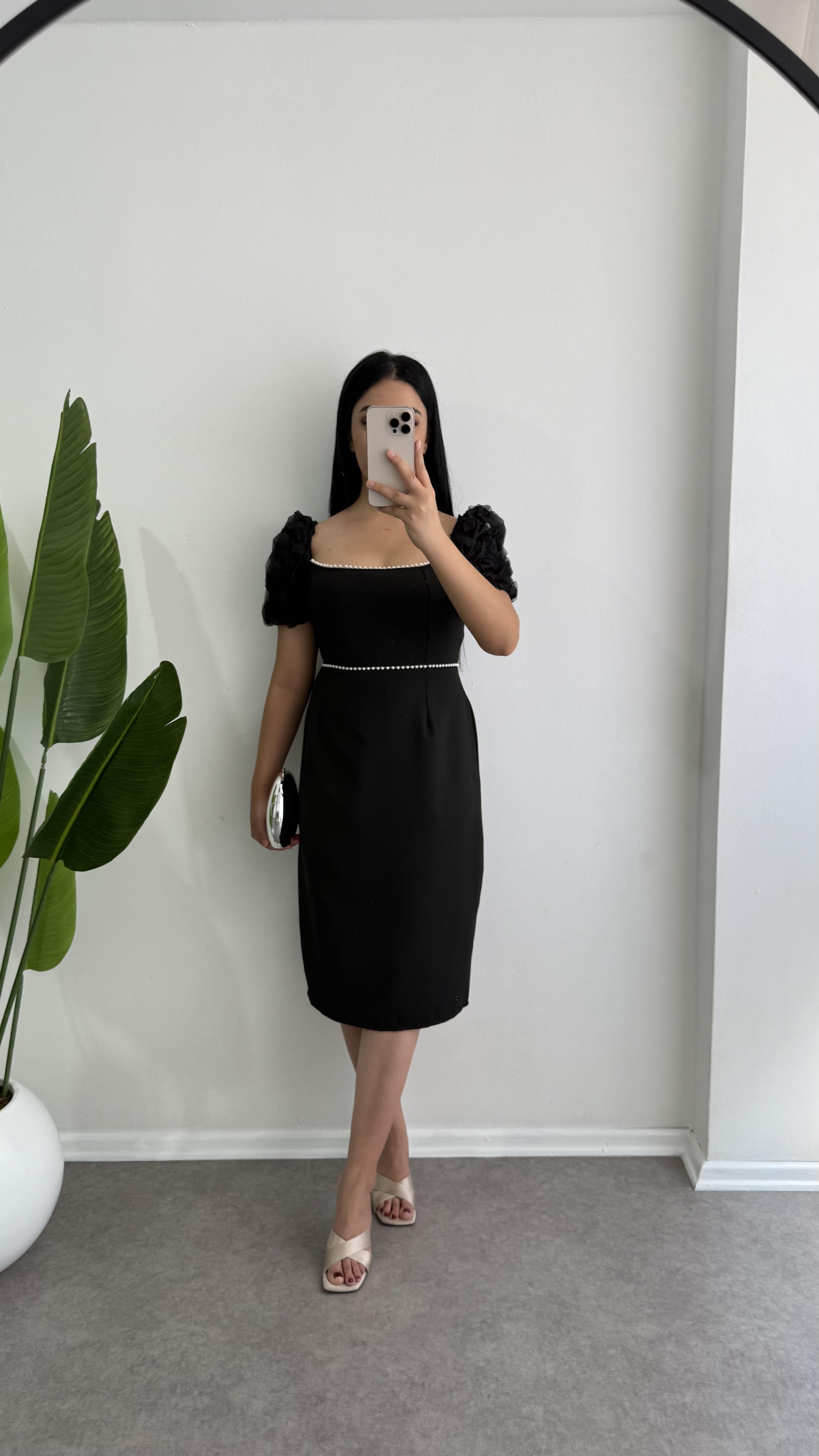 Siyah İnci Boncuklu Balık Model Elbise