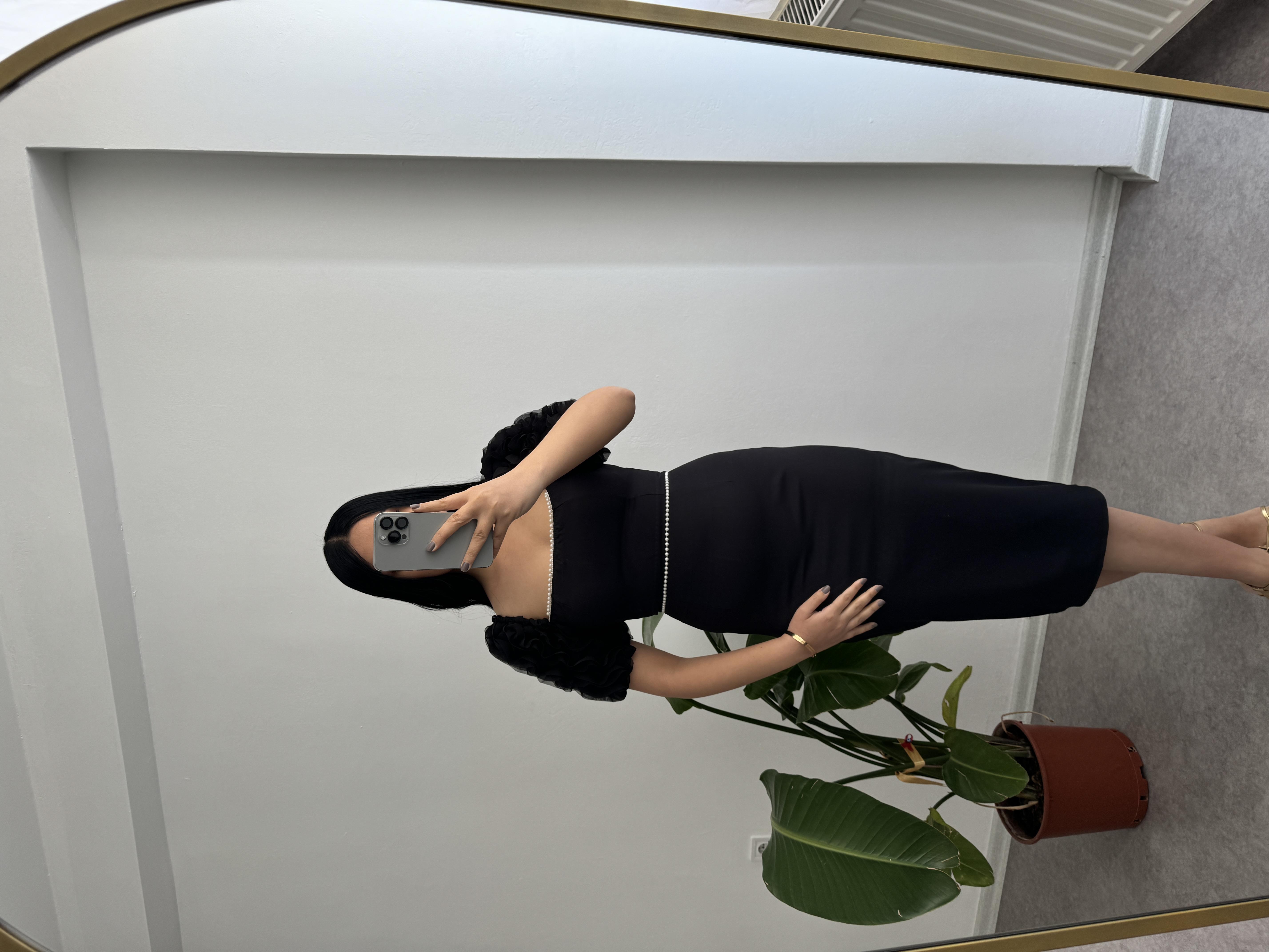 Siyah İnci Boncuklu Balık Model Elbise