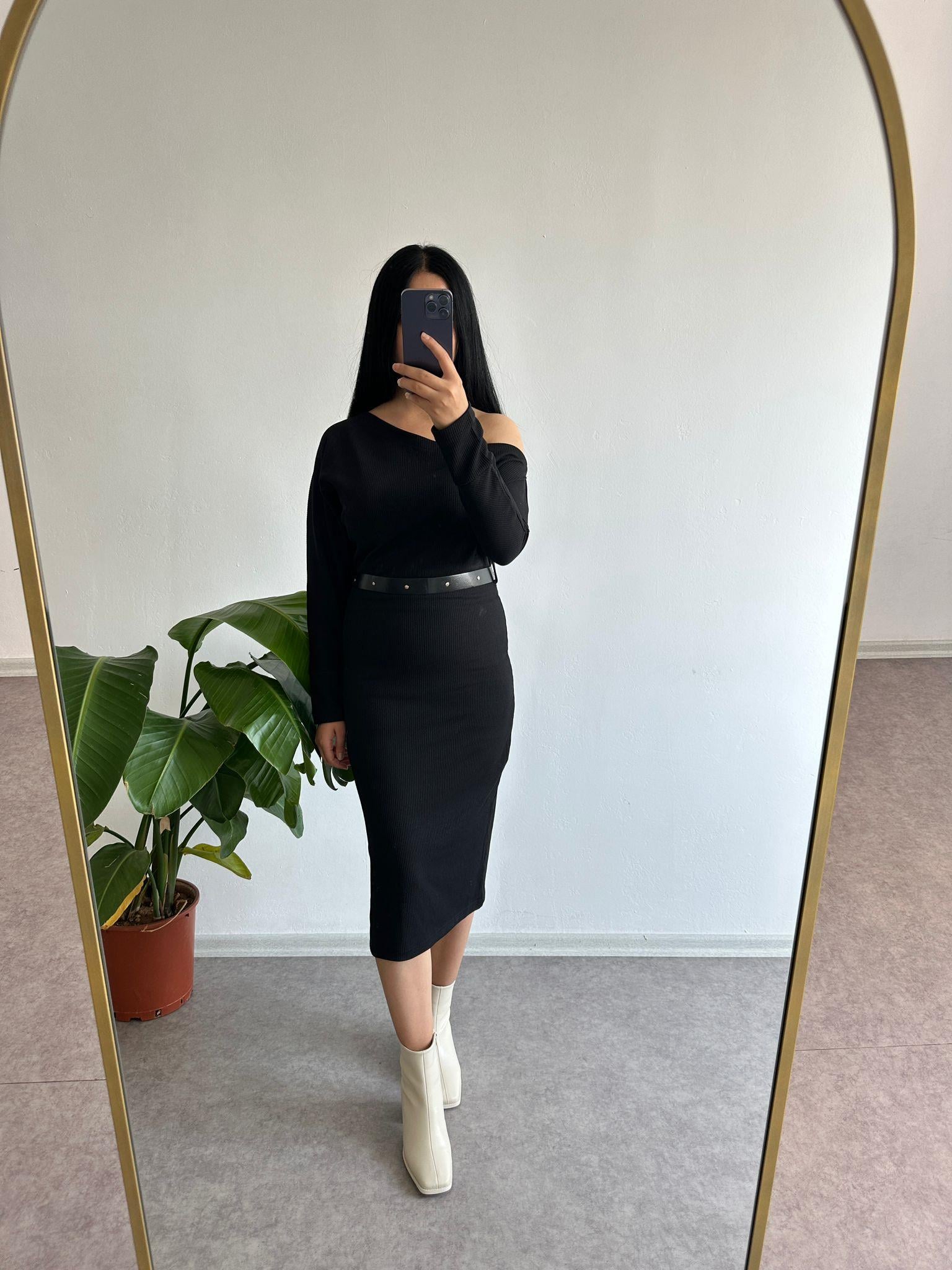 Siyah kemerli elbise