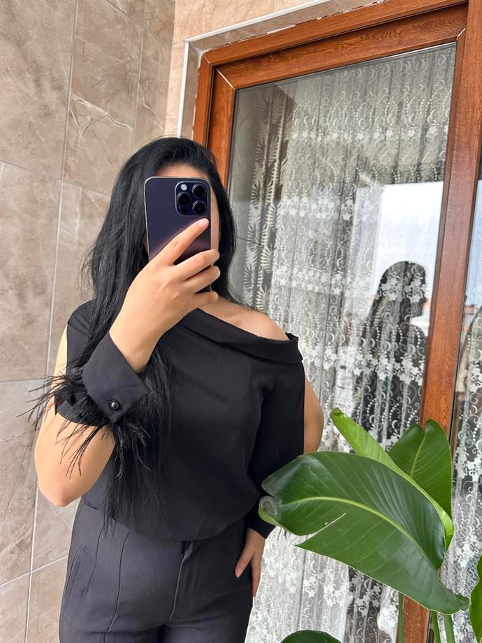 Siyah tasarım bluz