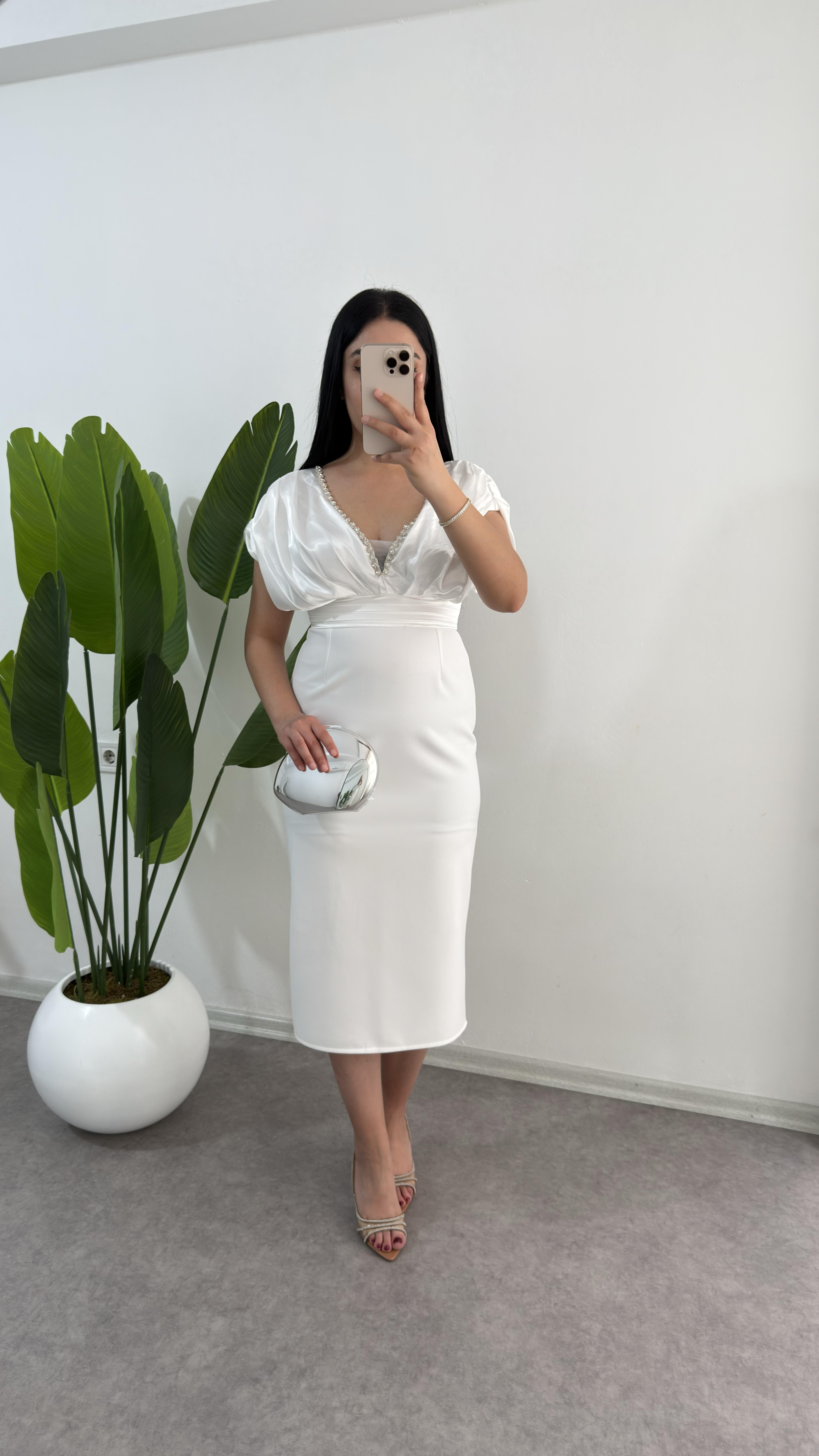 Taşlı Deva Beyaz Elbise