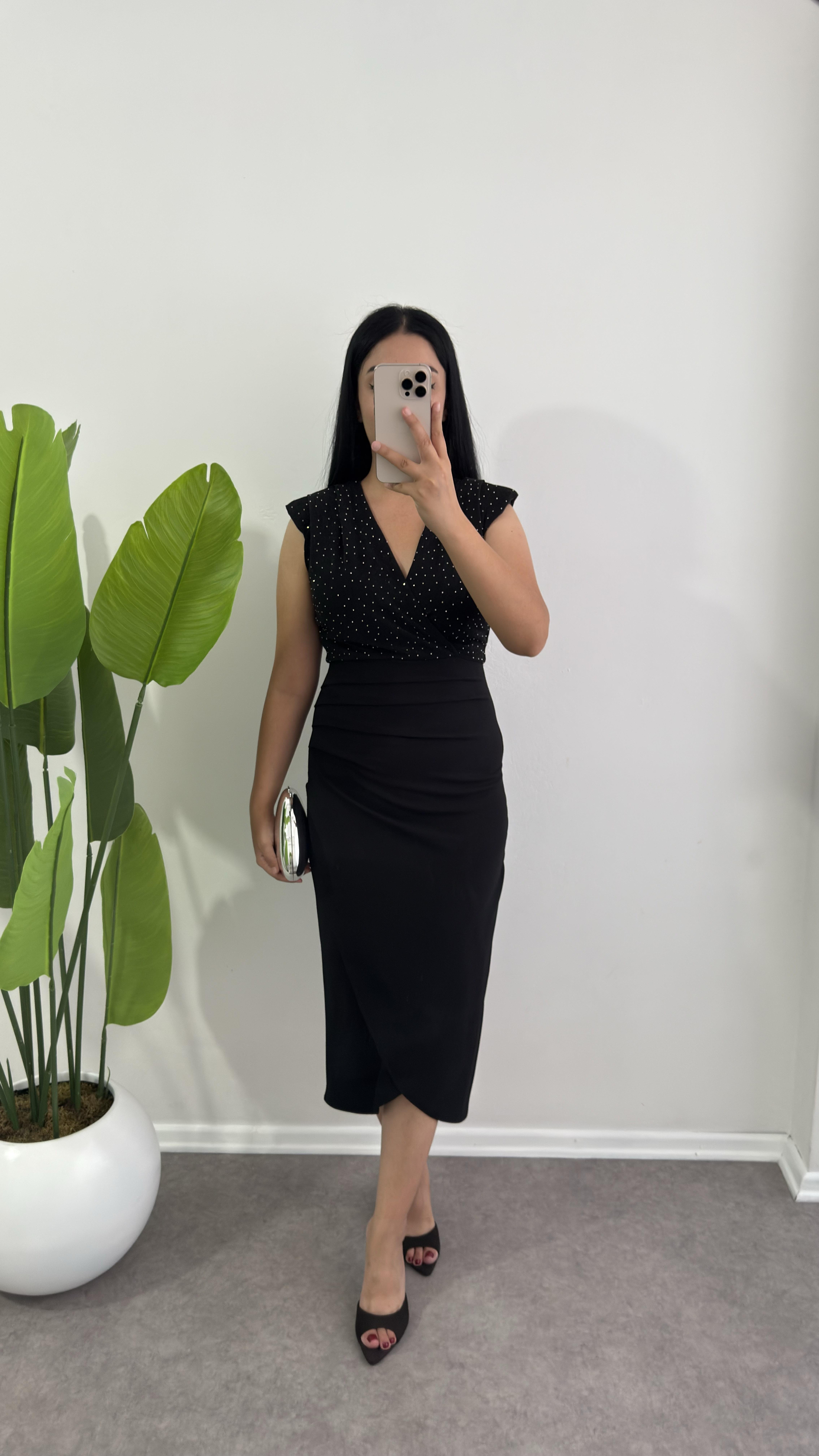 Taşlı Krep Kumaş Siyah Elbise