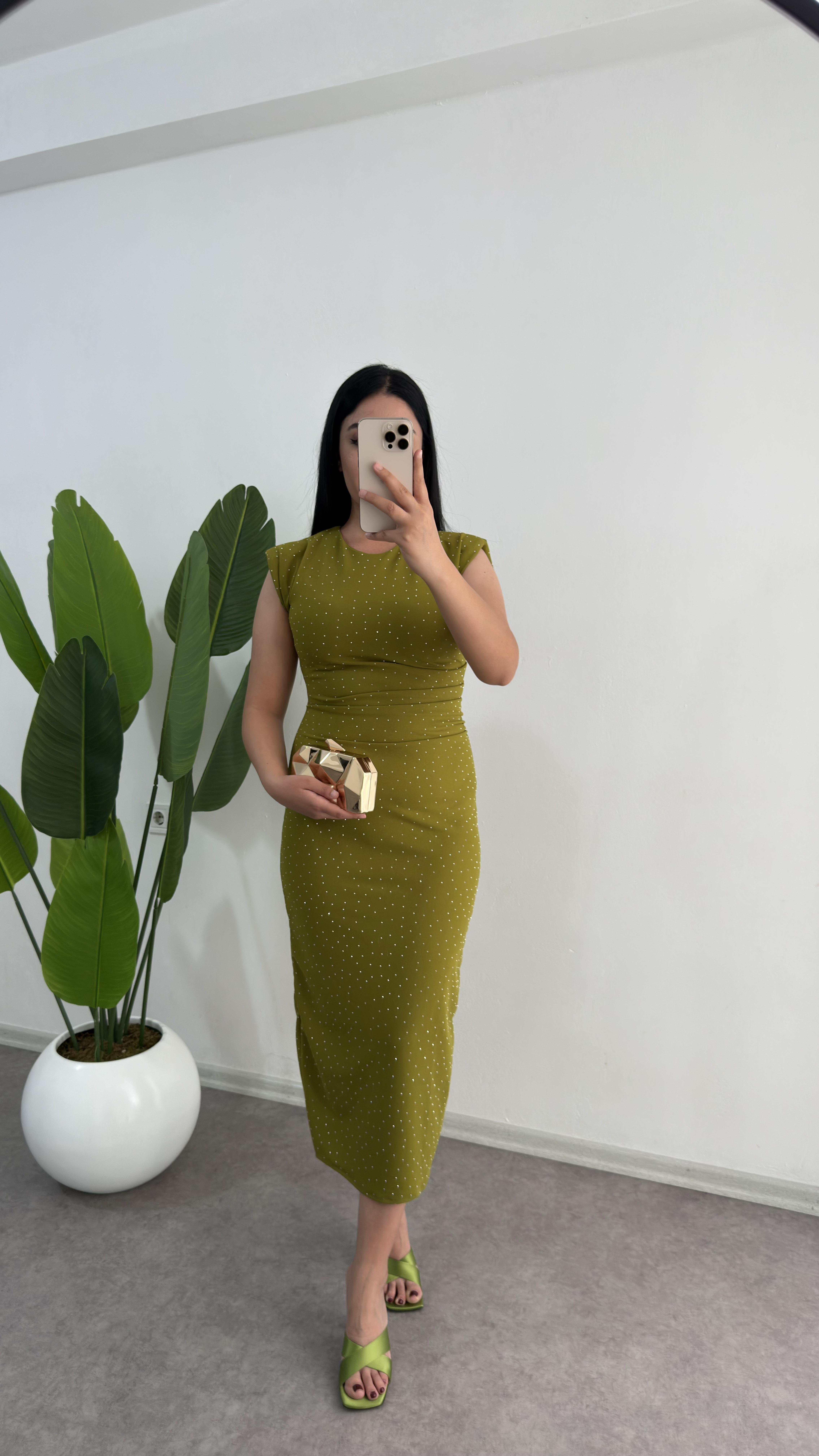 Taşlı Krep Kumaş Yağ Yeşili Elbise