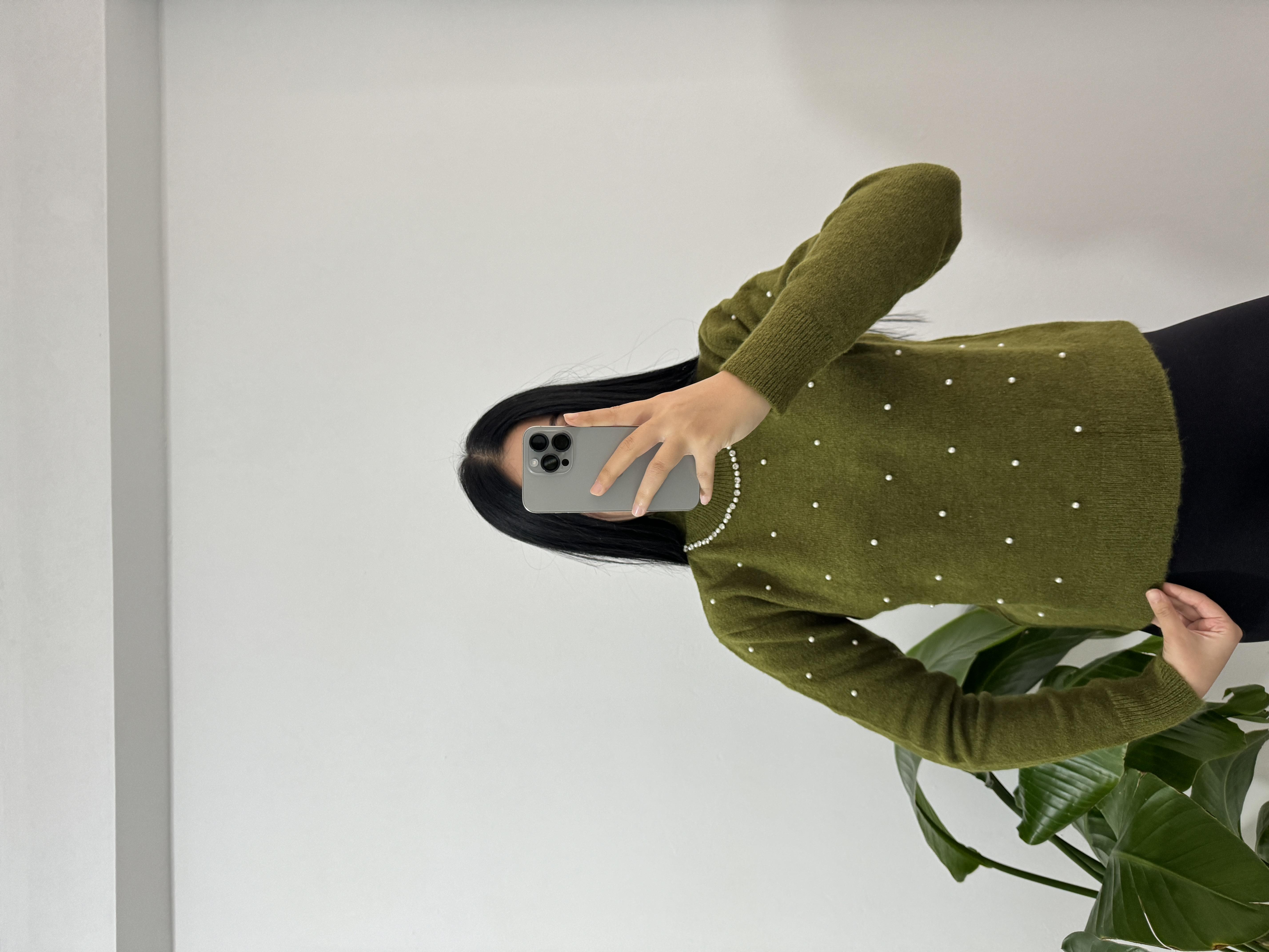 Triko taşlı yeşil kazak