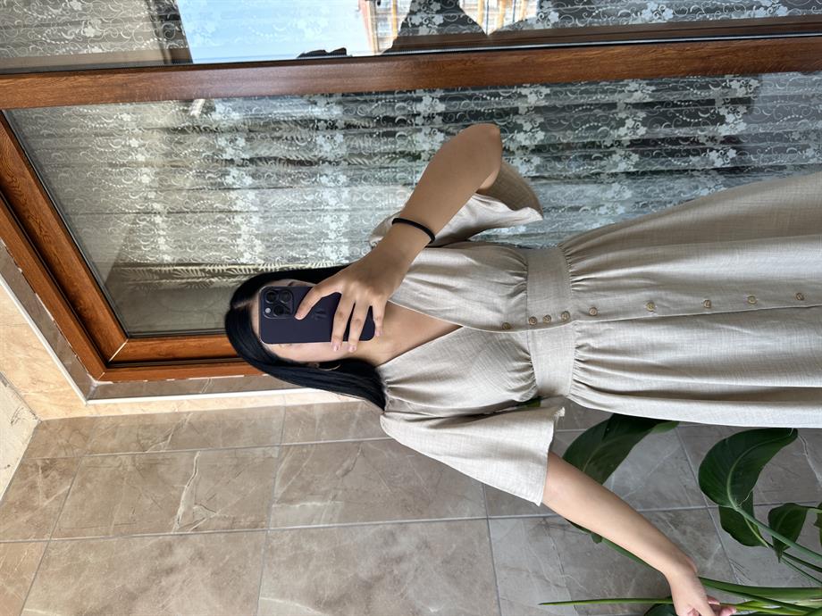 V yaka viskon düğmeli volanlı kol elbise