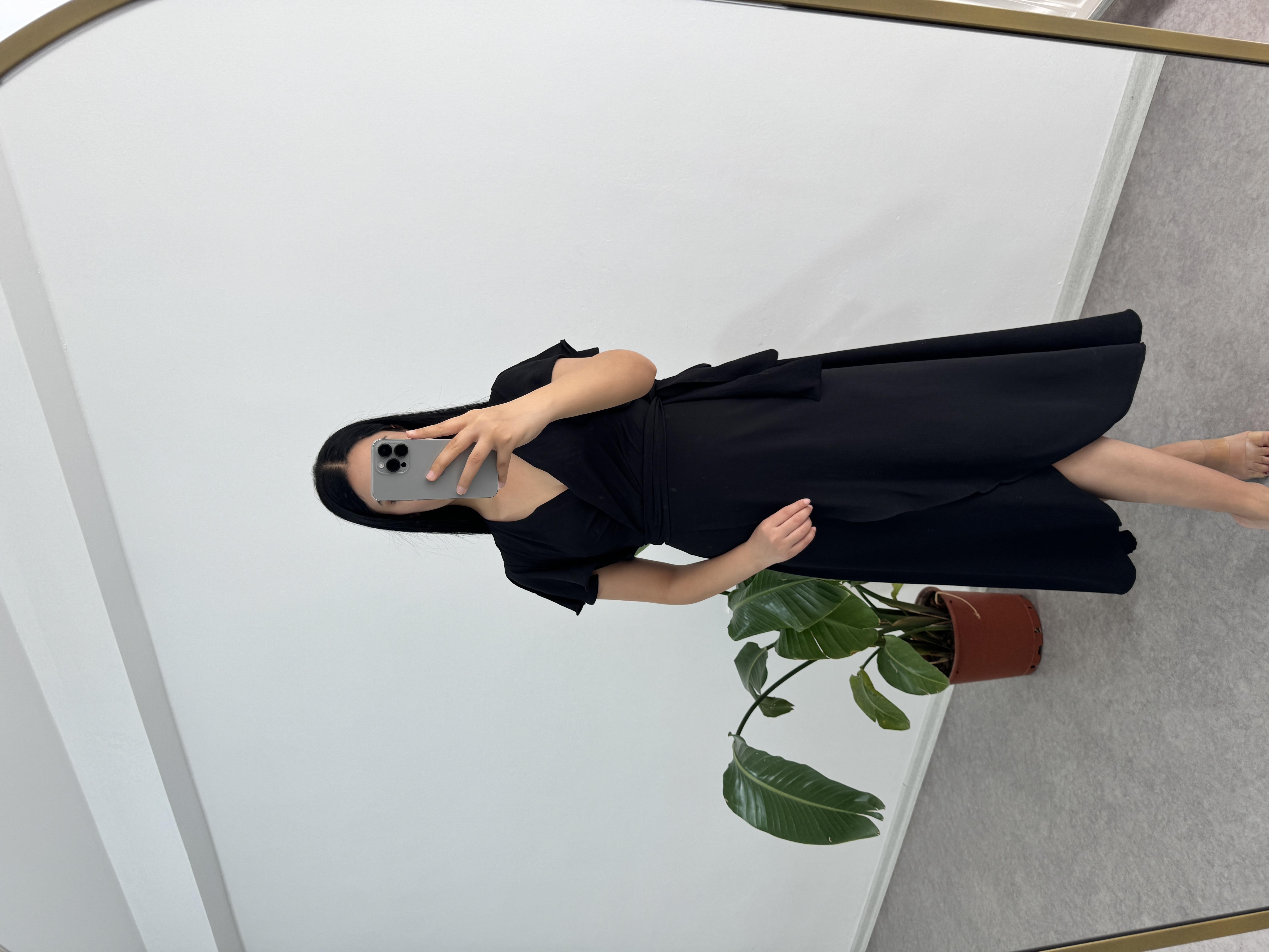 Volanlı Kol Siyah Elbise 