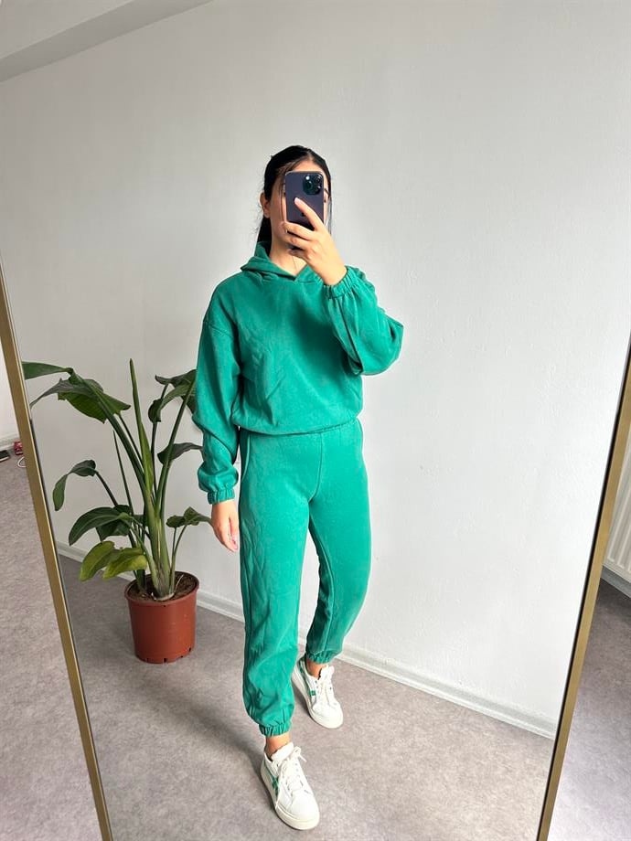 Yeşil eşofman takımı 